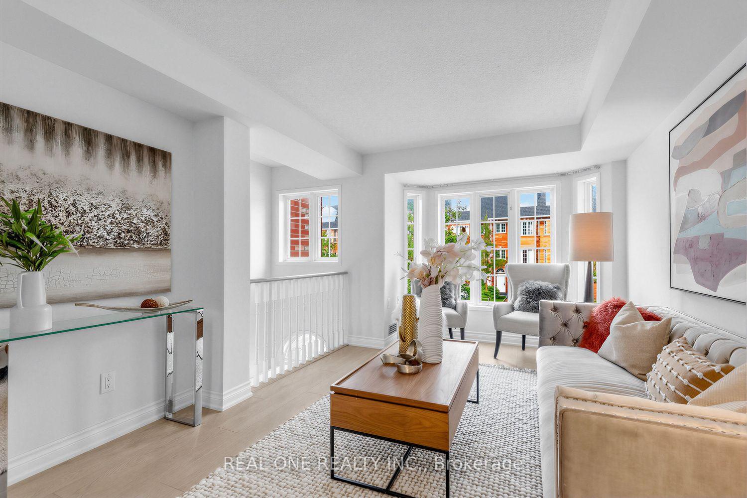 Photo 4 of 43 Bethune Way, Markham, Milliken Mills East — HOMEH