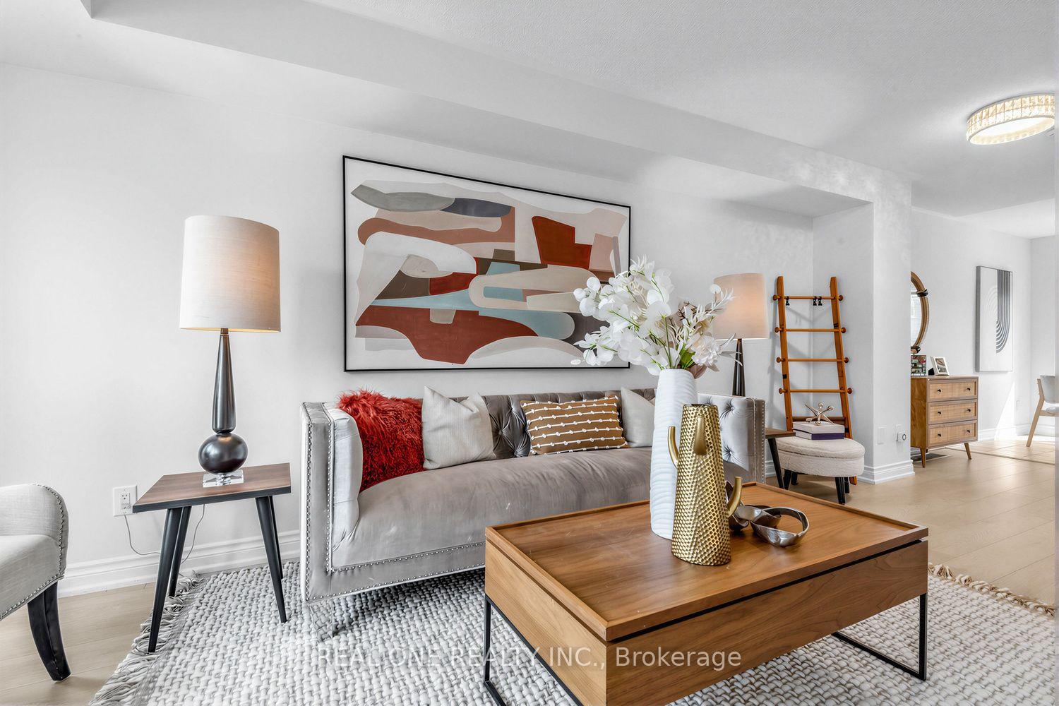 Photo 6 of 43 Bethune Way, Markham, Milliken Mills East — HOMEH
