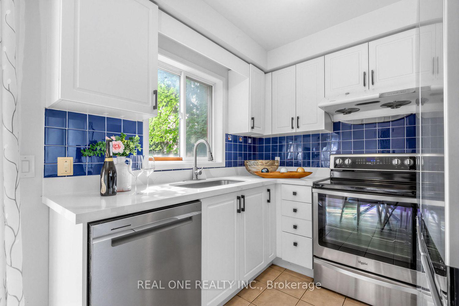 Photo 10 of 43 Bethune Way, Markham, Milliken Mills East — HOMEH