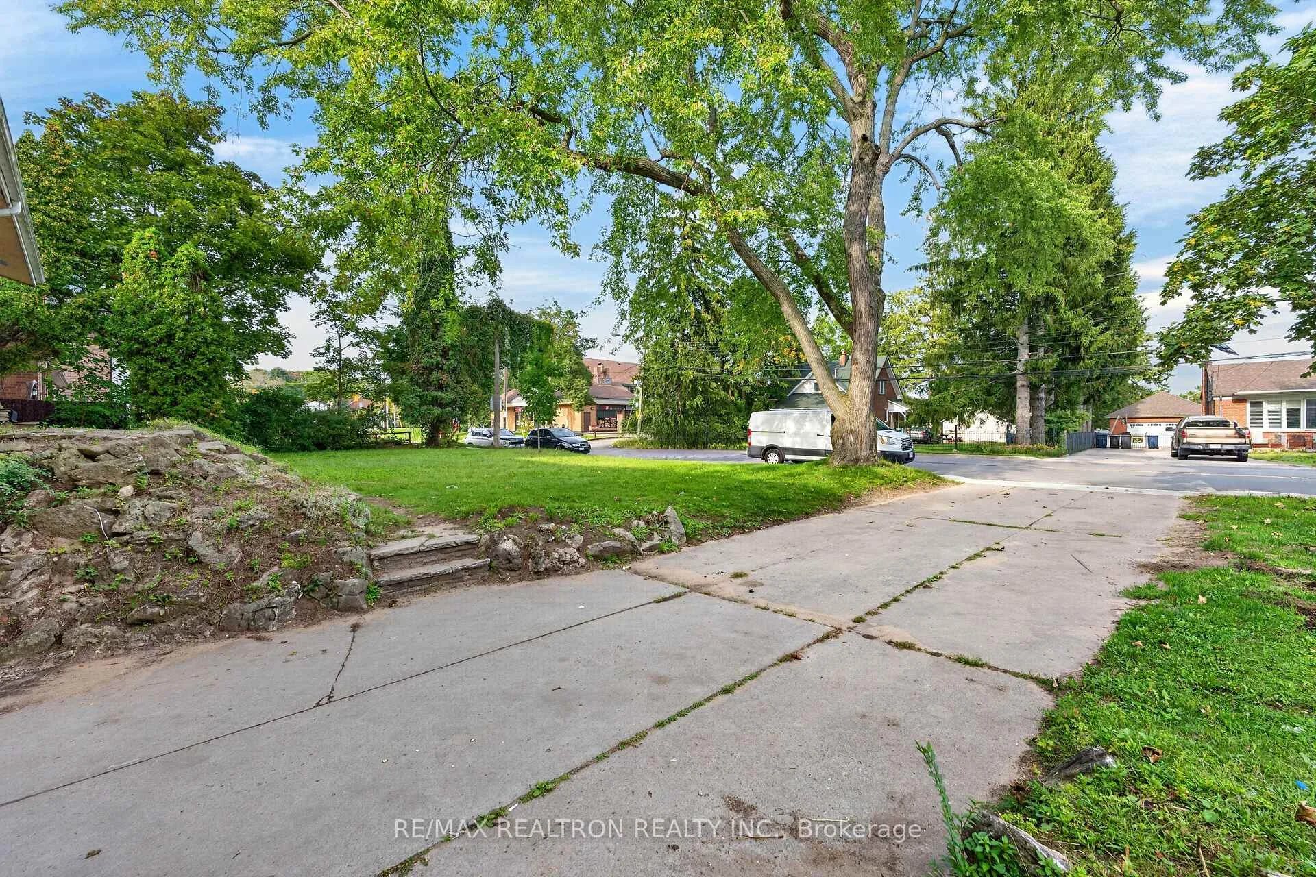 Photo 18 of 400 Manse Road, Scarborough, West Hill — HOMEH