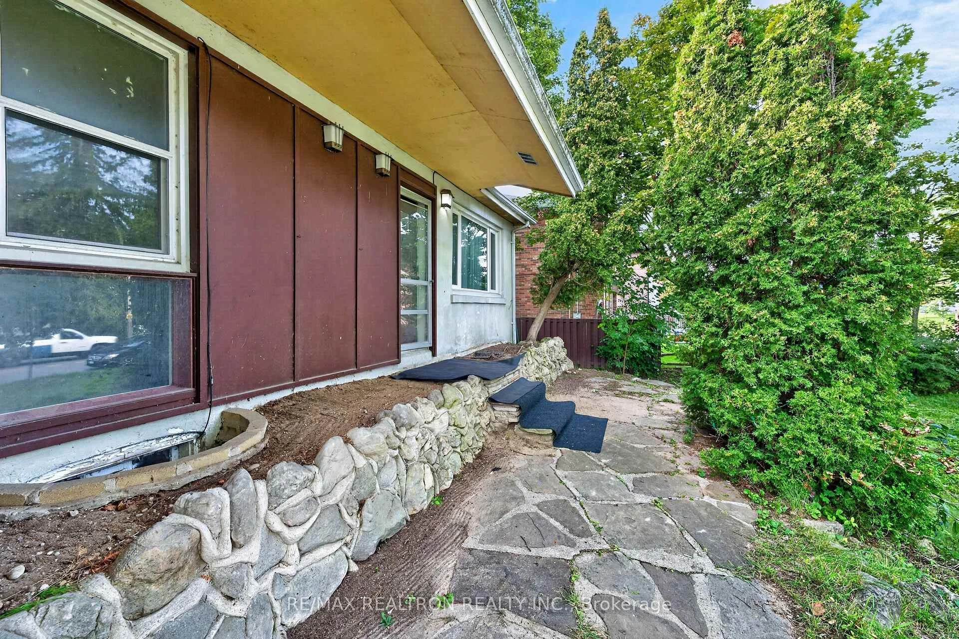 Photo 20 of 400 Manse Road, Scarborough, West Hill — HOMEH