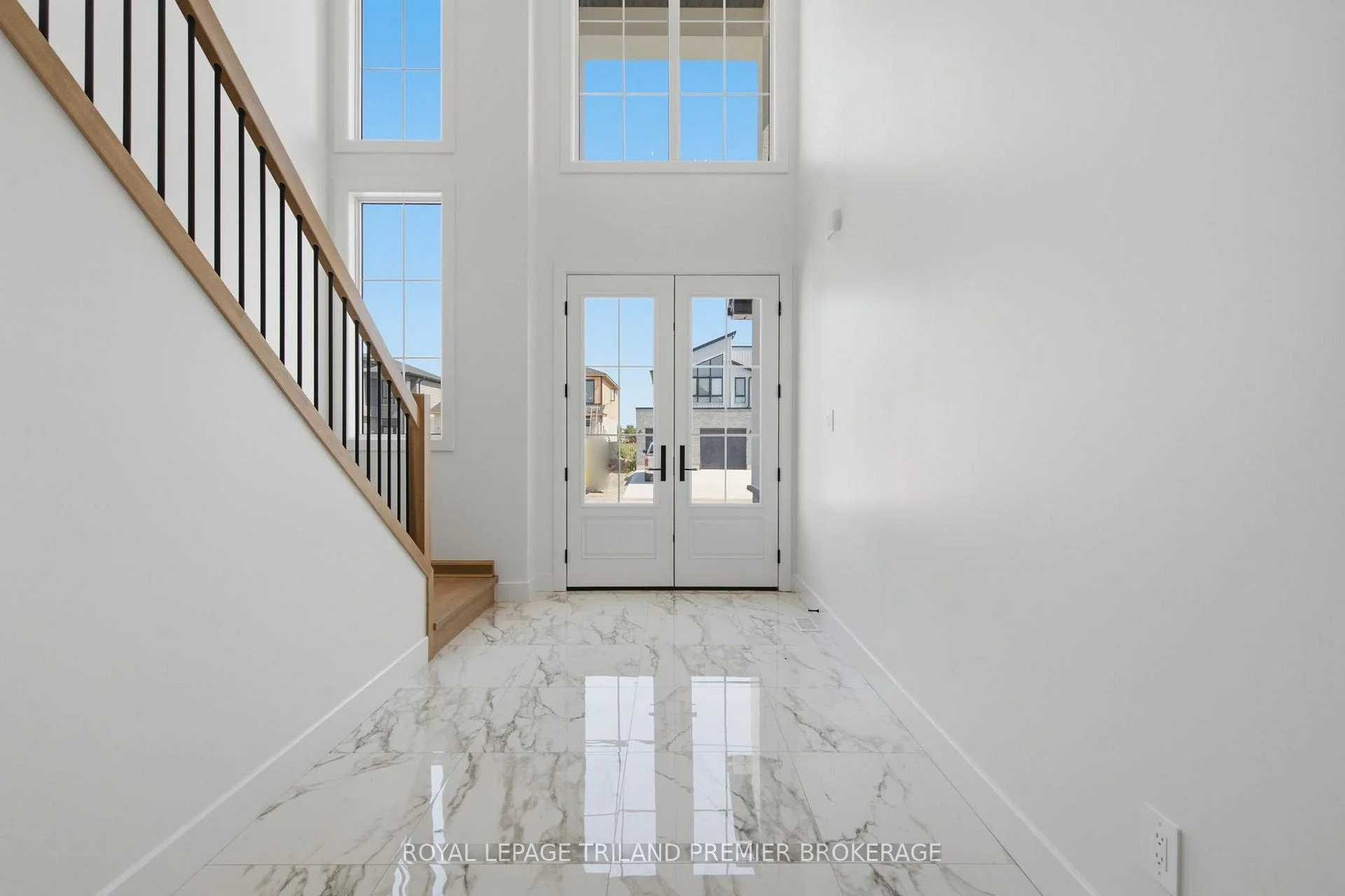 Photo 2 of 270 Hesselman Crescent, London, South U — HOMEH