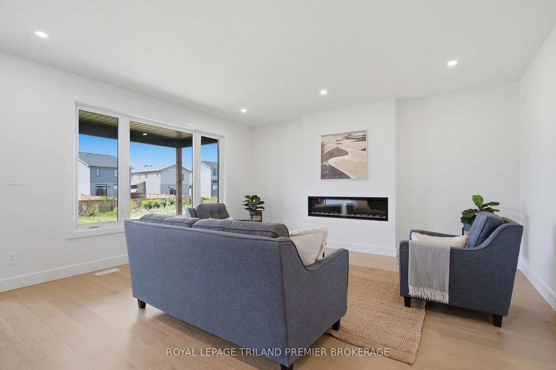 Photo 4 of 270 Hesselman Crescent, London, South U — HOMEH