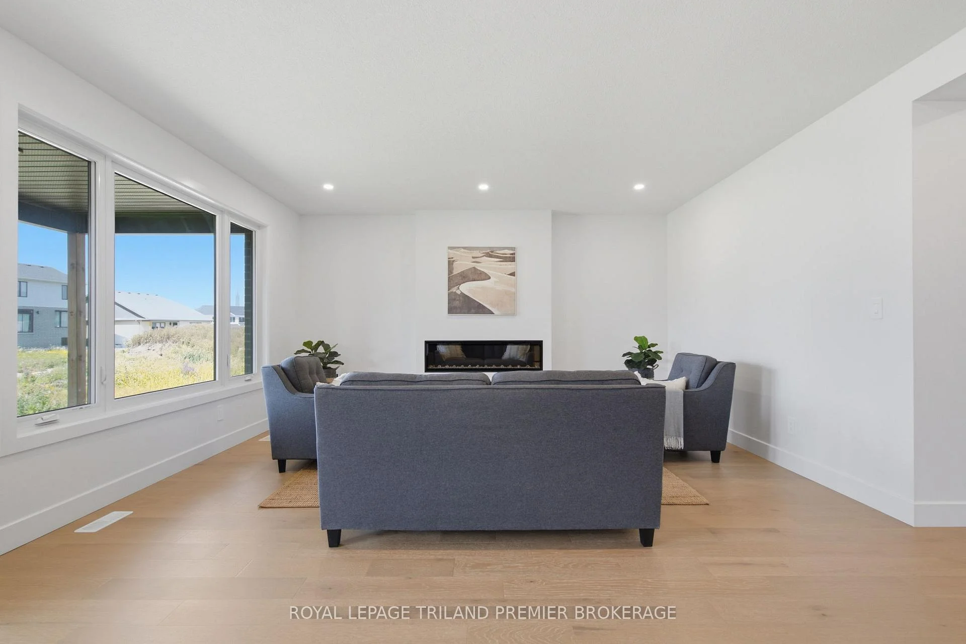 Photo 5 of 270 Hesselman Crescent, London, South U — HOMEH