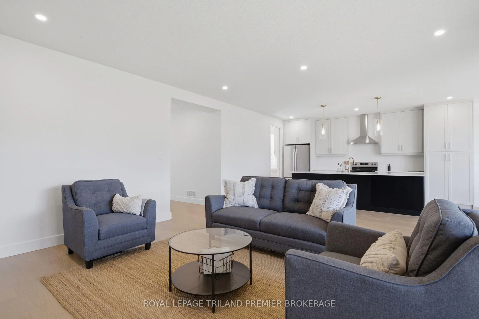 Photo 7 of 270 Hesselman Crescent, London, South U — HOMEH