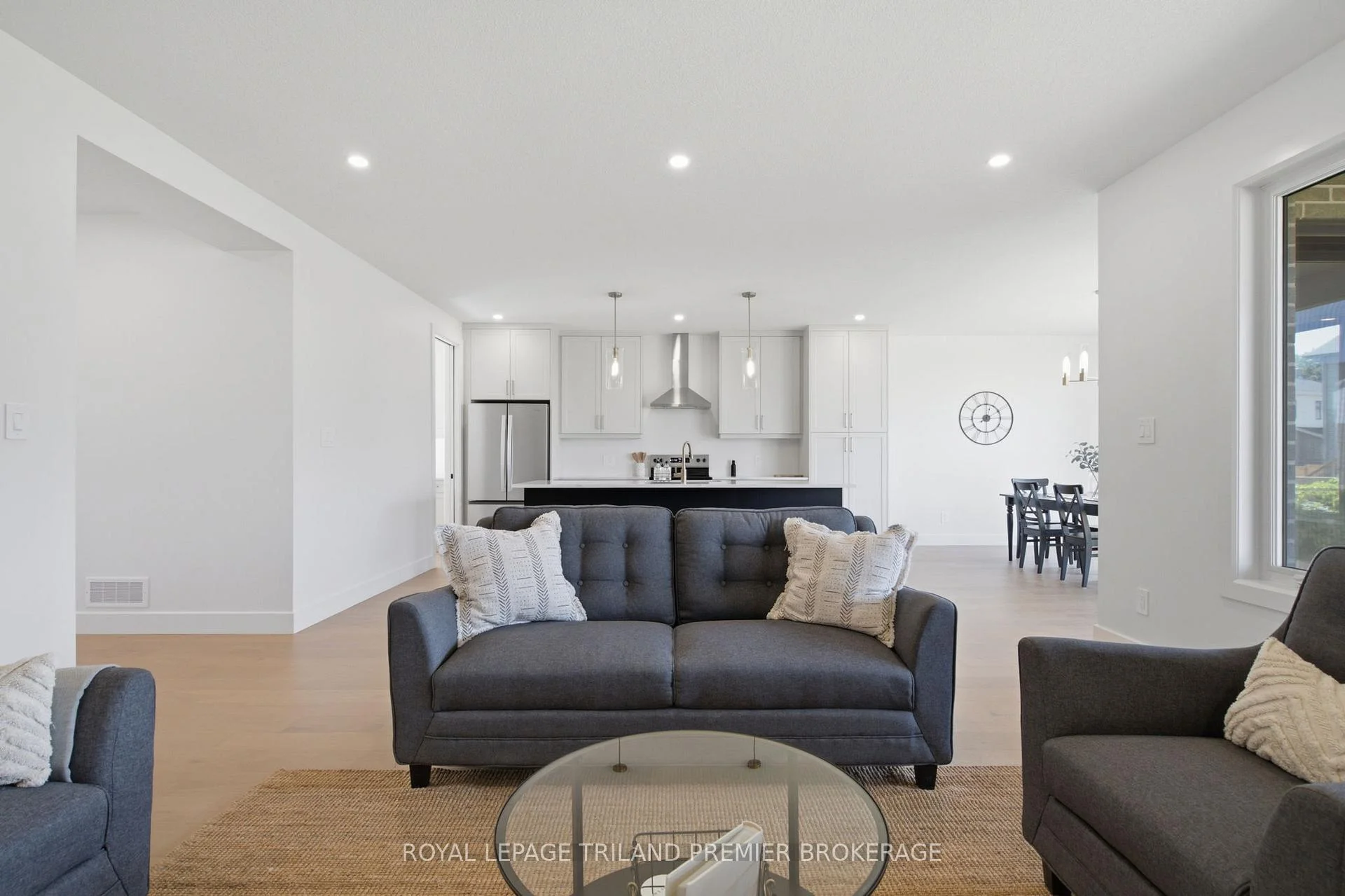 Photo 8 of 270 Hesselman Crescent, London, South U — HOMEH