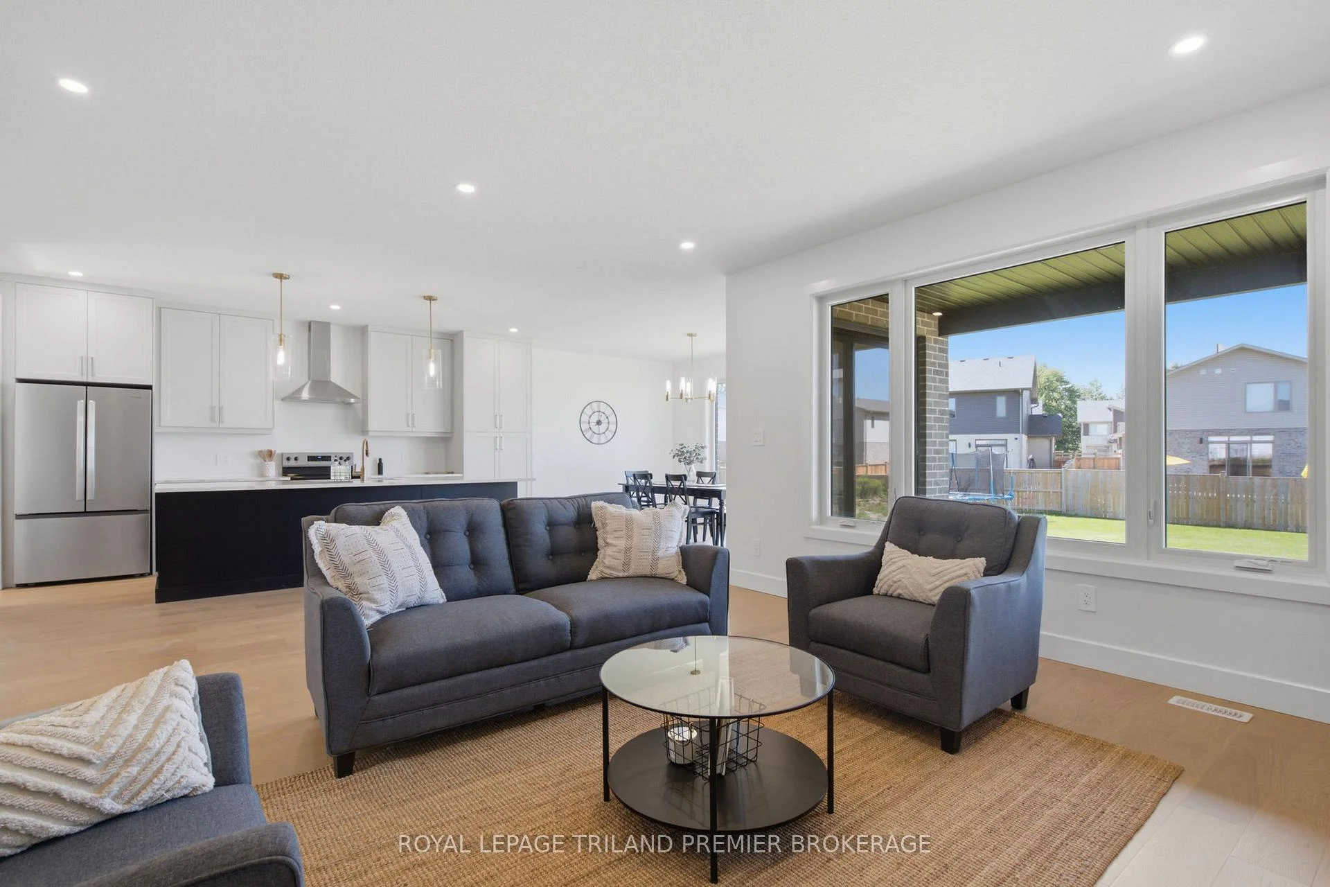 Photo 9 of 270 Hesselman Crescent, London, South U — HOMEH