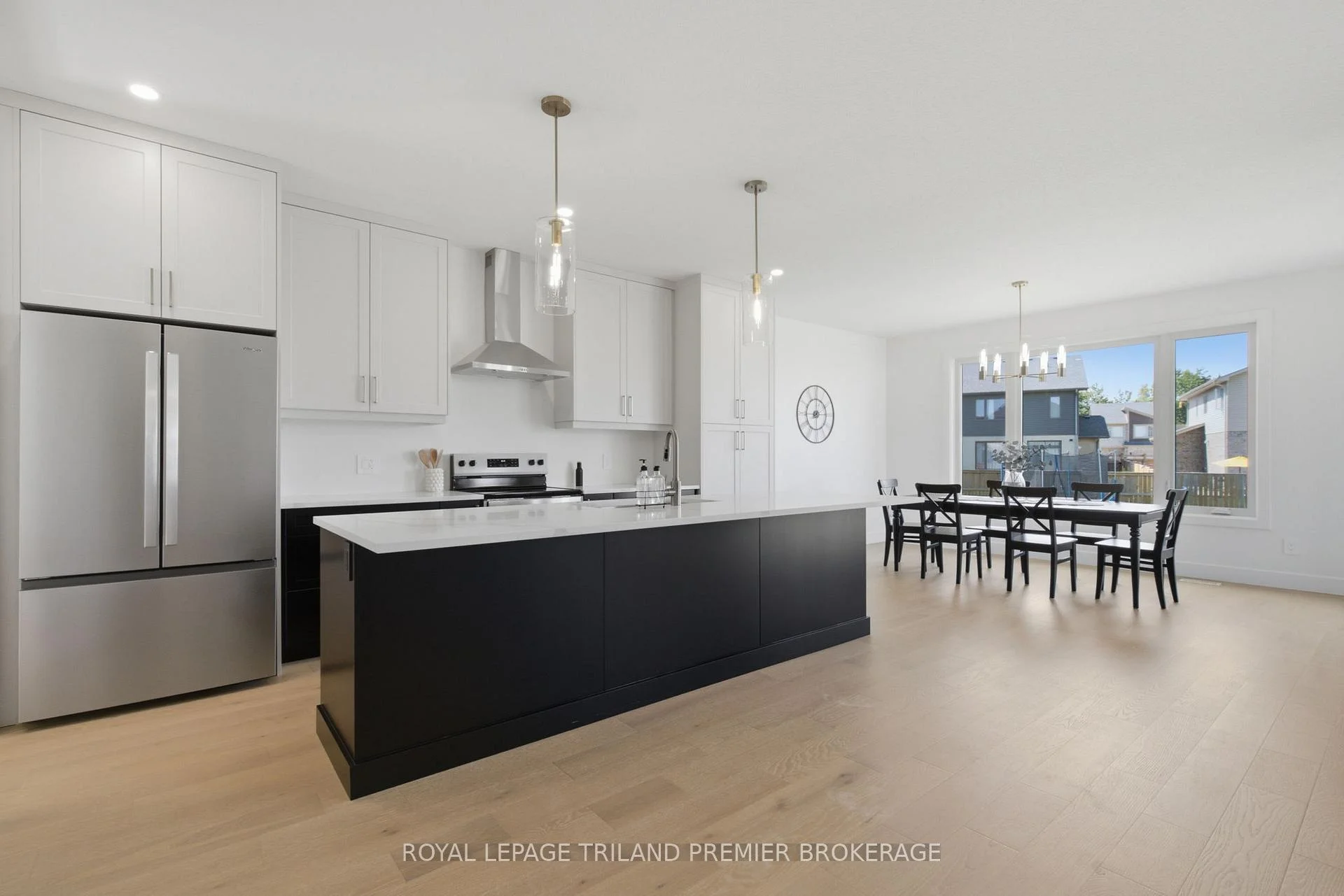 Photo 11 of 270 Hesselman Crescent, London, South U — HOMEH