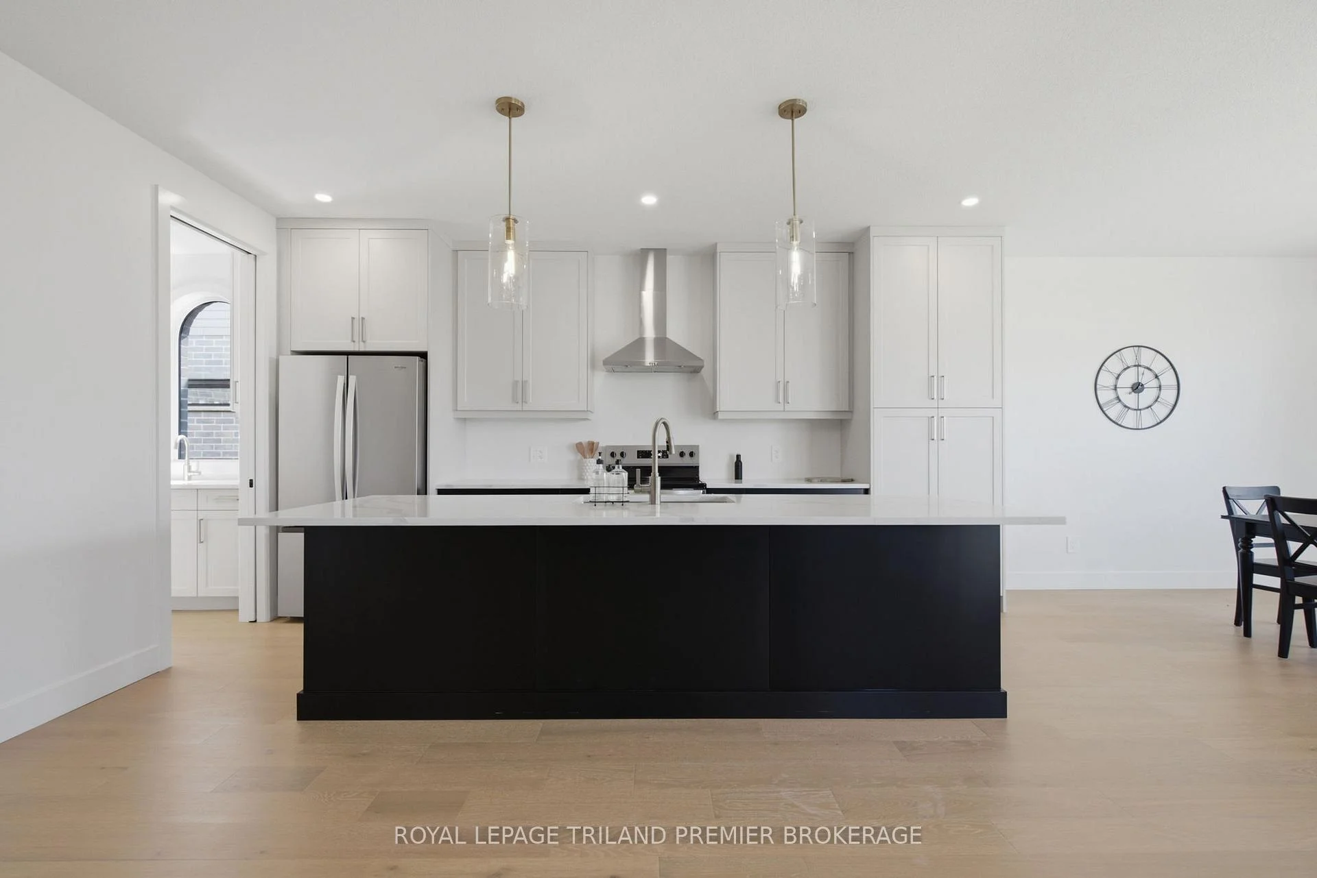 Photo 12 of 270 Hesselman Crescent, London, South U — HOMEH