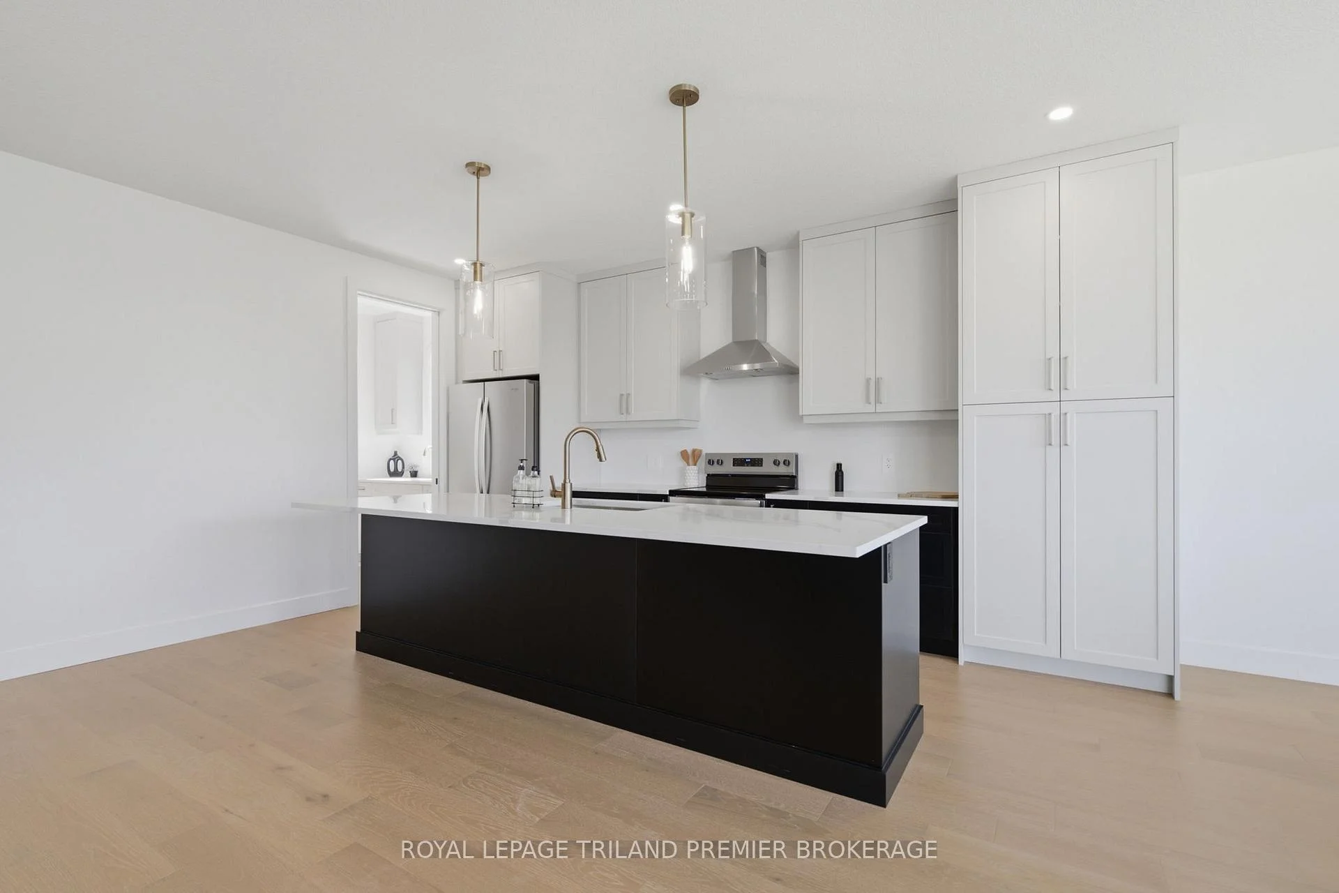 Photo 13 of 270 Hesselman Crescent, London, South U — HOMEH
