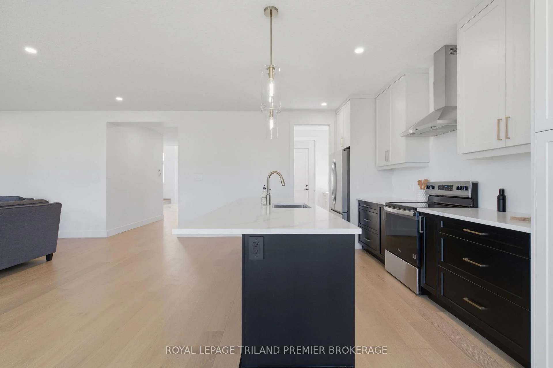 Photo 14 of 270 Hesselman Crescent, London, South U — HOMEH