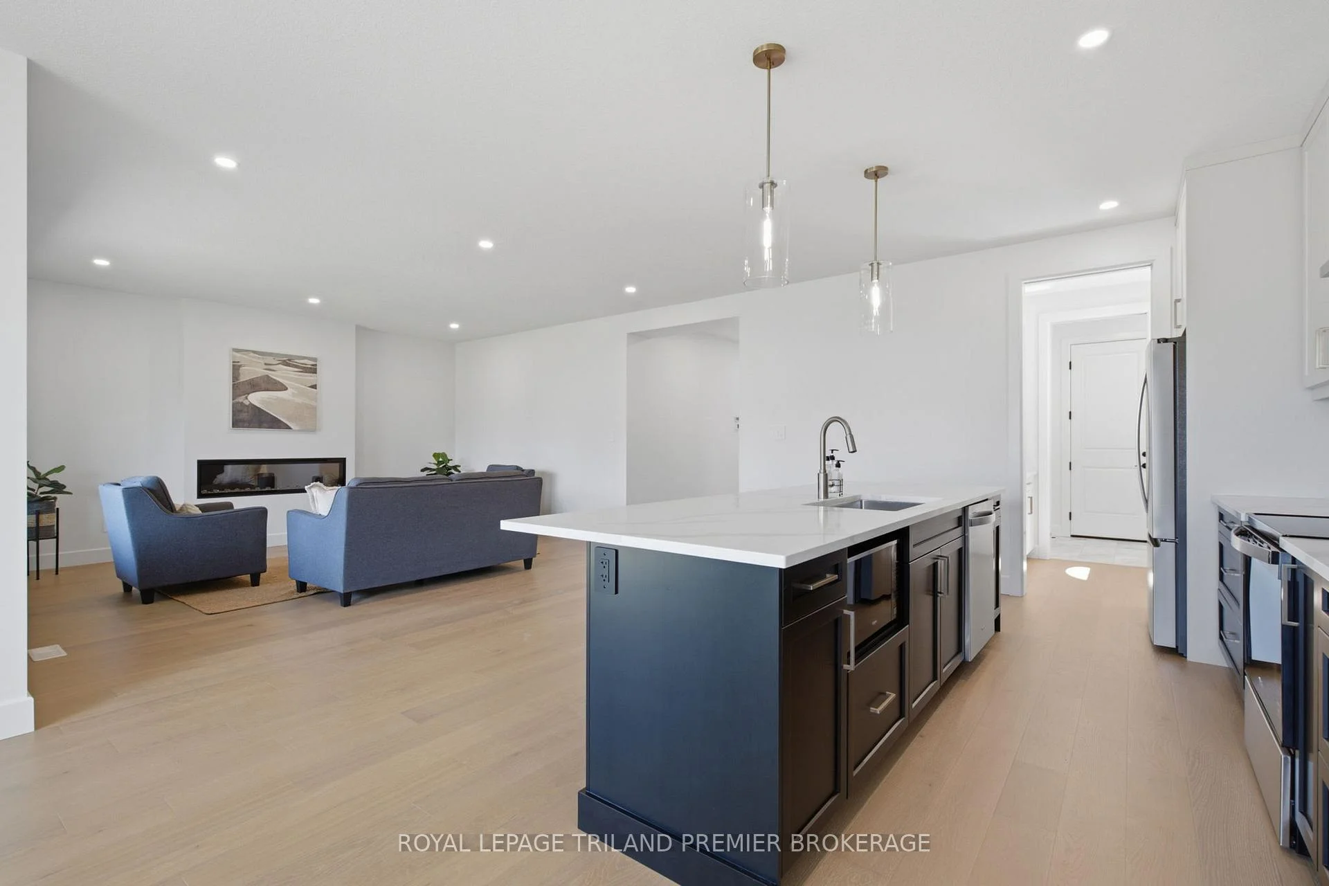 Photo 15 of 270 Hesselman Crescent, London, South U — HOMEH