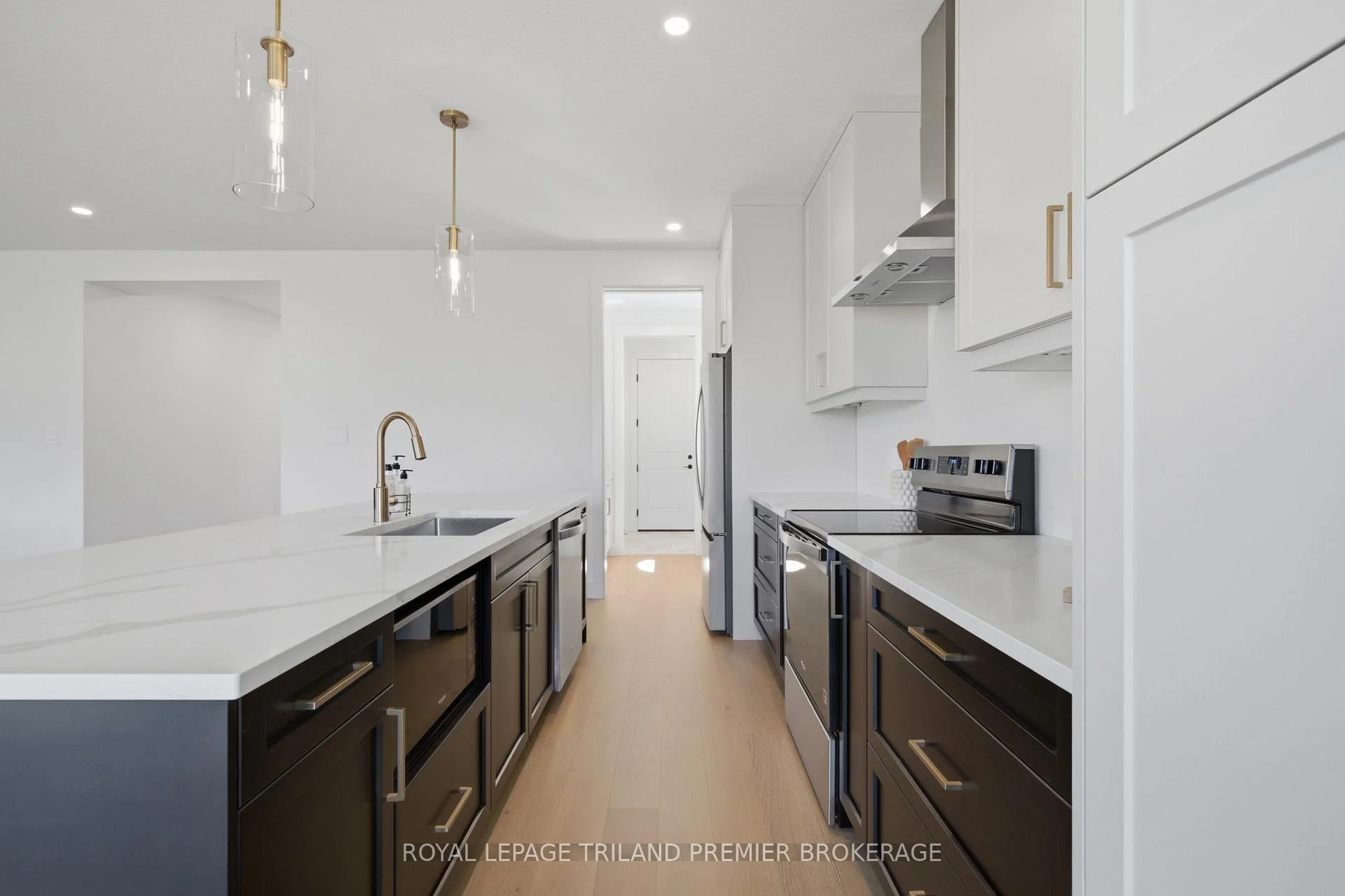 Photo 16 of 270 Hesselman Crescent, London, South U — HOMEH
