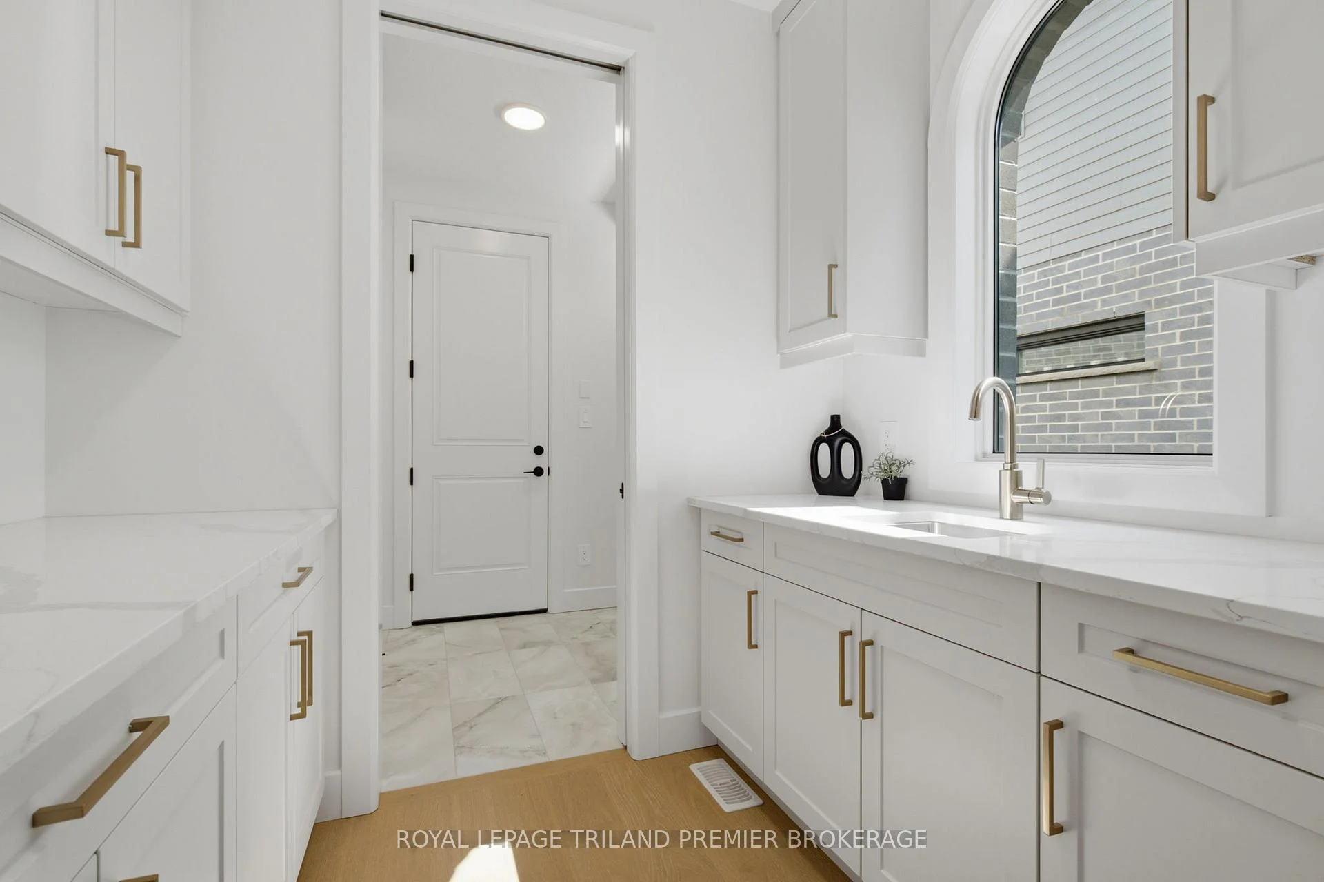 Photo 18 of 270 Hesselman Crescent, London, South U — HOMEH