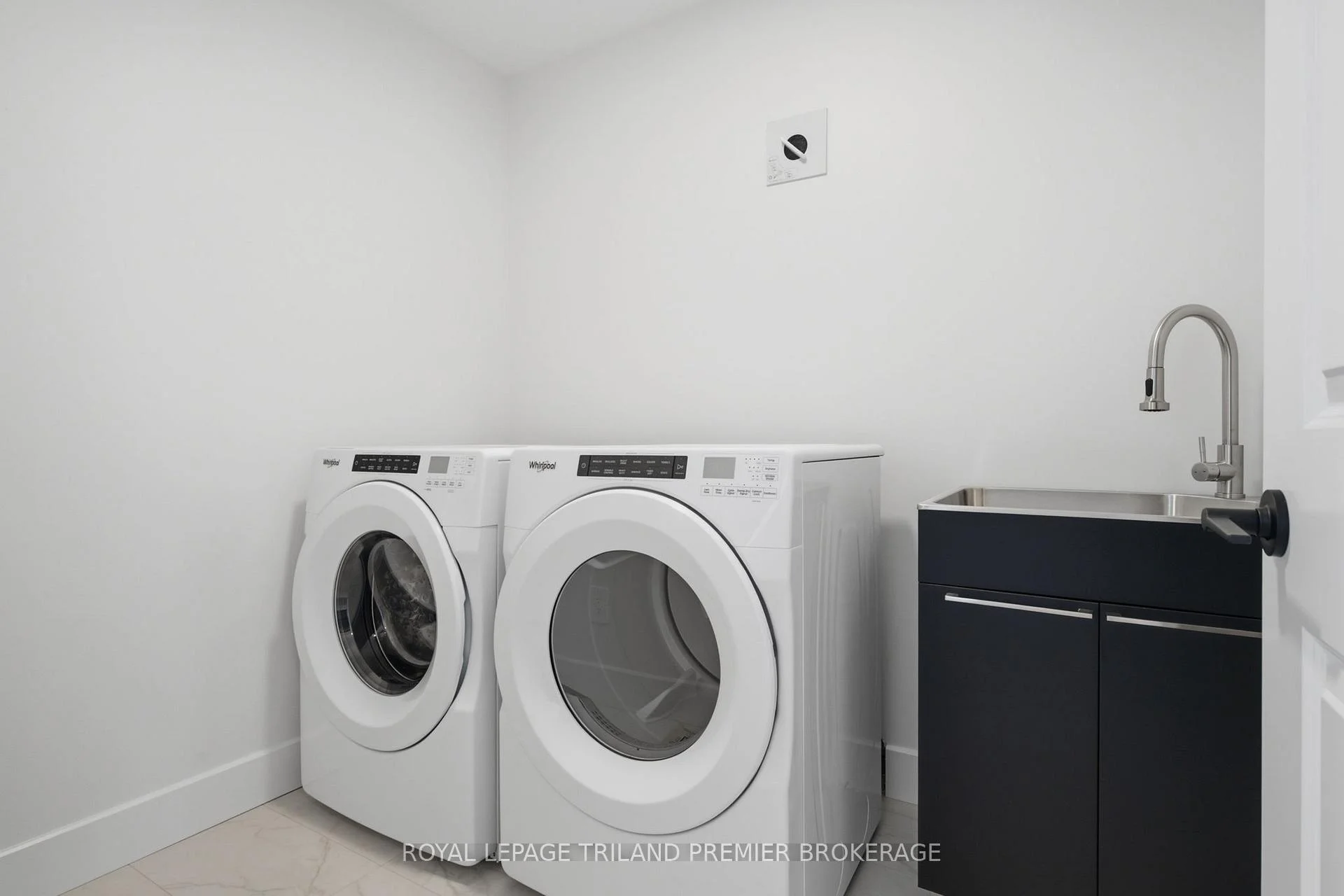 Photo 23 of 270 Hesselman Crescent, London, South U — HOMEH
