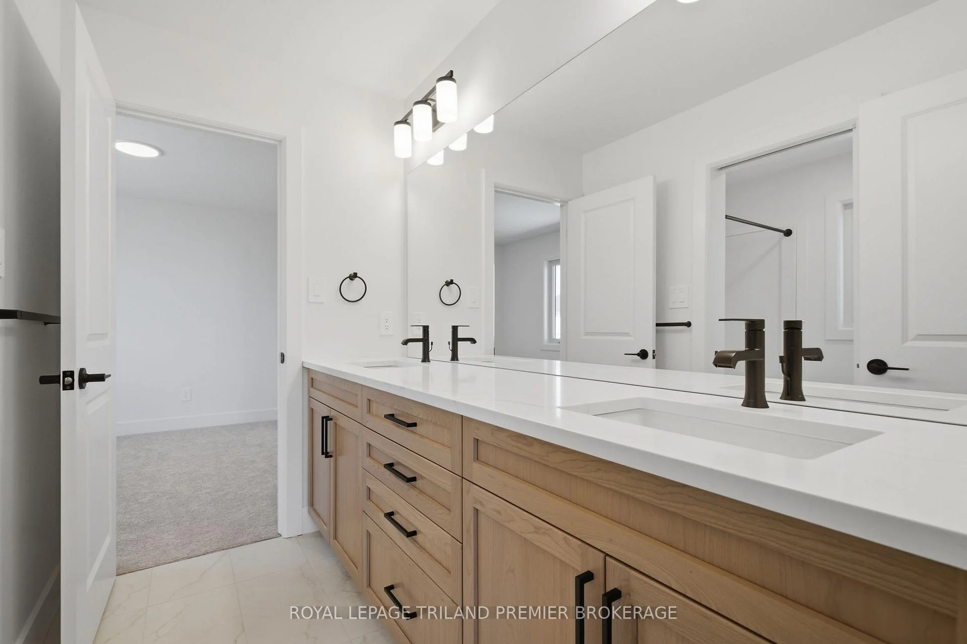 Photo 24 of 270 Hesselman Crescent, London, South U — HOMEH