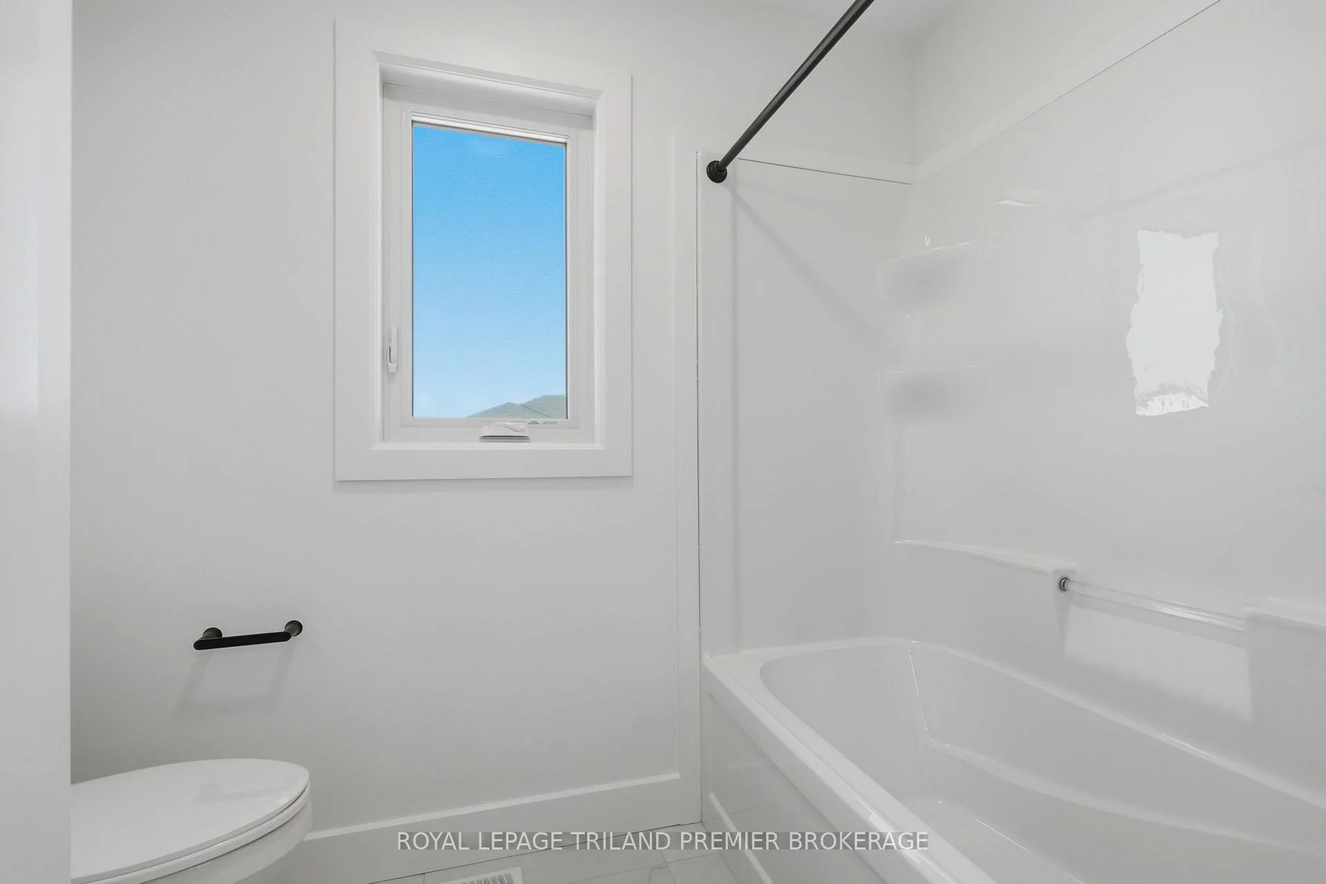 Photo 25 of 270 Hesselman Crescent, London, South U — HOMEH