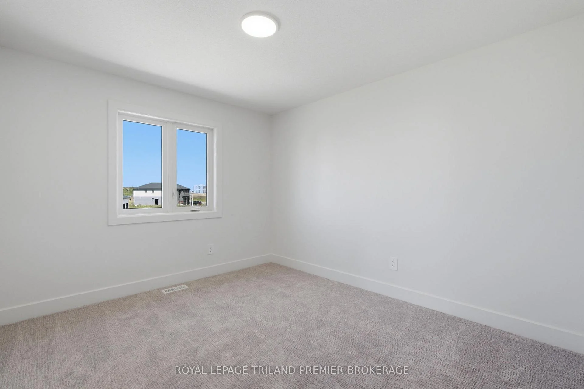 Photo 29 of 270 Hesselman Crescent, London, South U — HOMEH