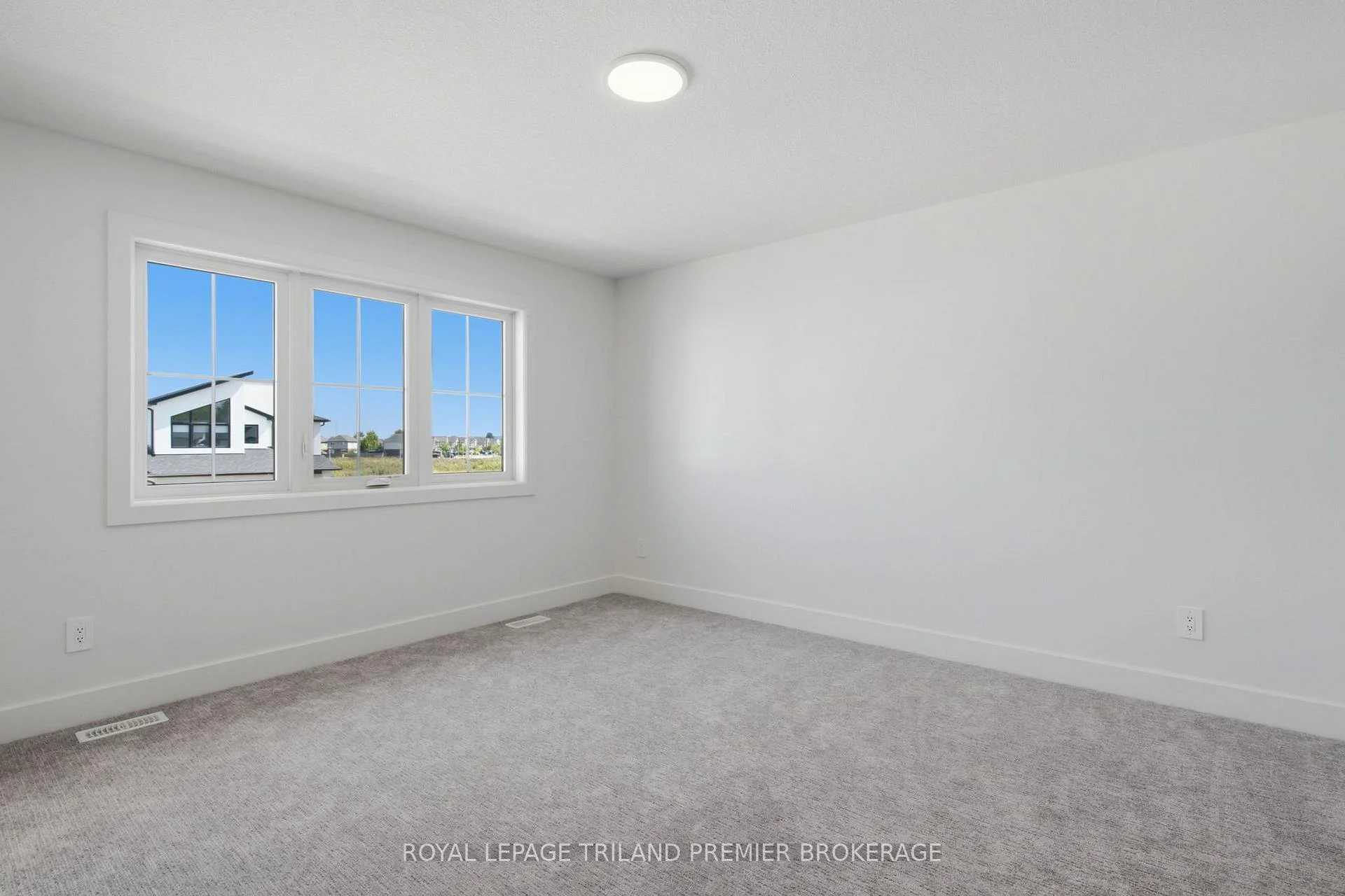 Photo 32 of 270 Hesselman Crescent, London, South U — HOMEH