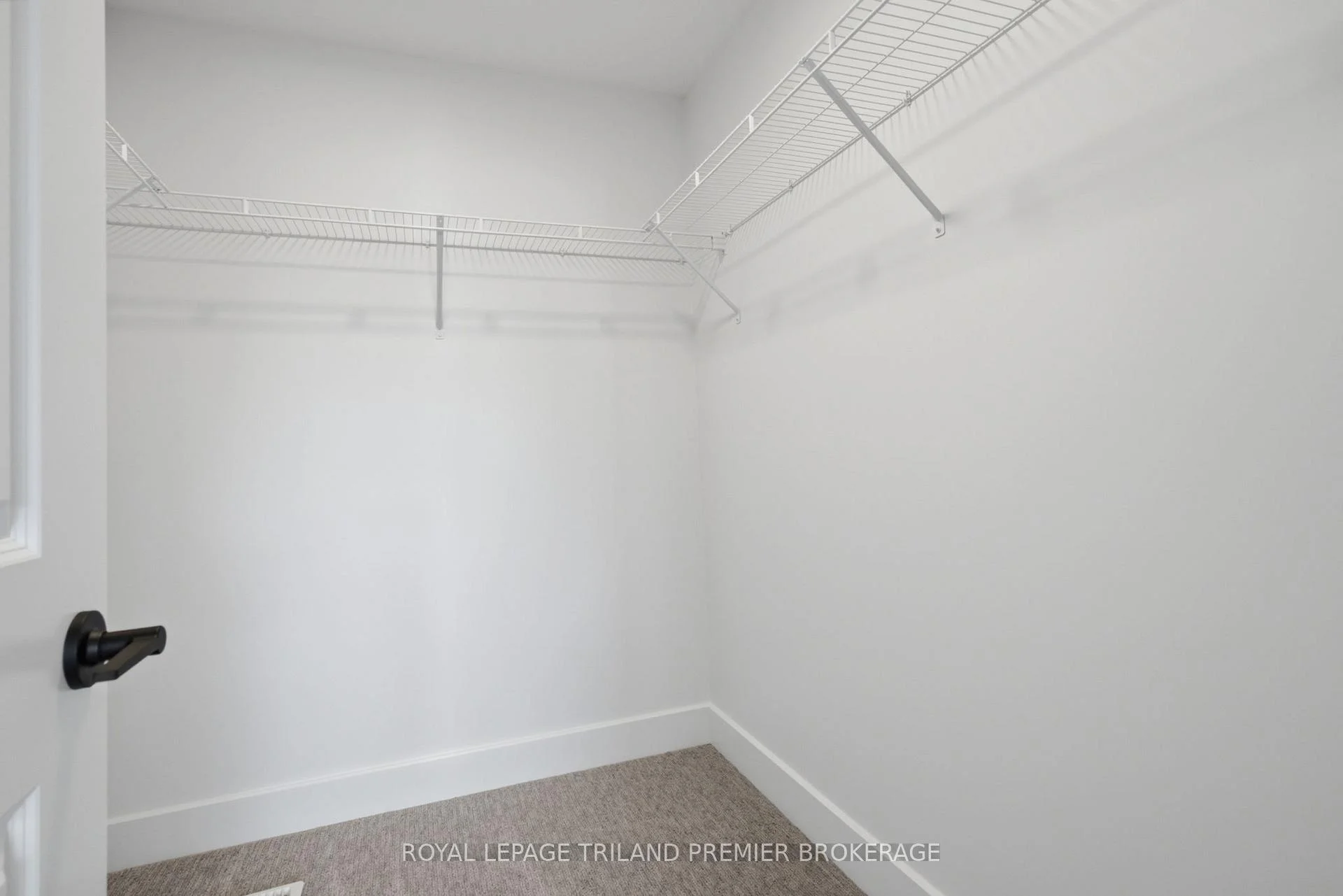 Photo 33 of 270 Hesselman Crescent, London, South U — HOMEH