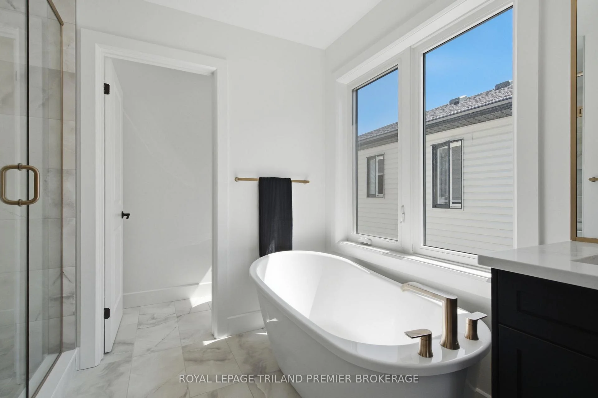 Photo 35 of 270 Hesselman Crescent, London, South U — HOMEH