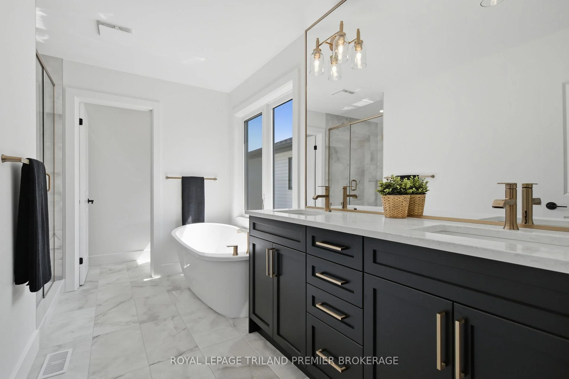 Photo 36 of 270 Hesselman Crescent, London, South U — HOMEH