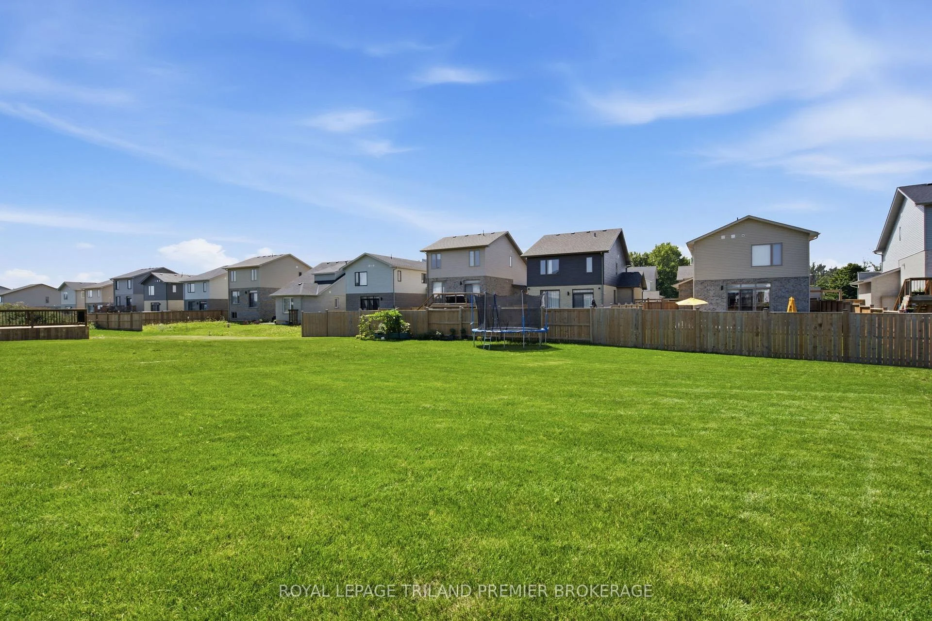 Photo 43 of 270 Hesselman Crescent, London, South U — HOMEH