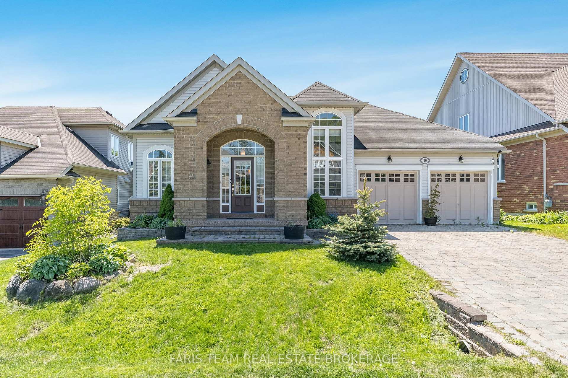 Photo 1 of 16 Landscape Drive, Oro-Medonte, Horseshoe Valley — HOMEH