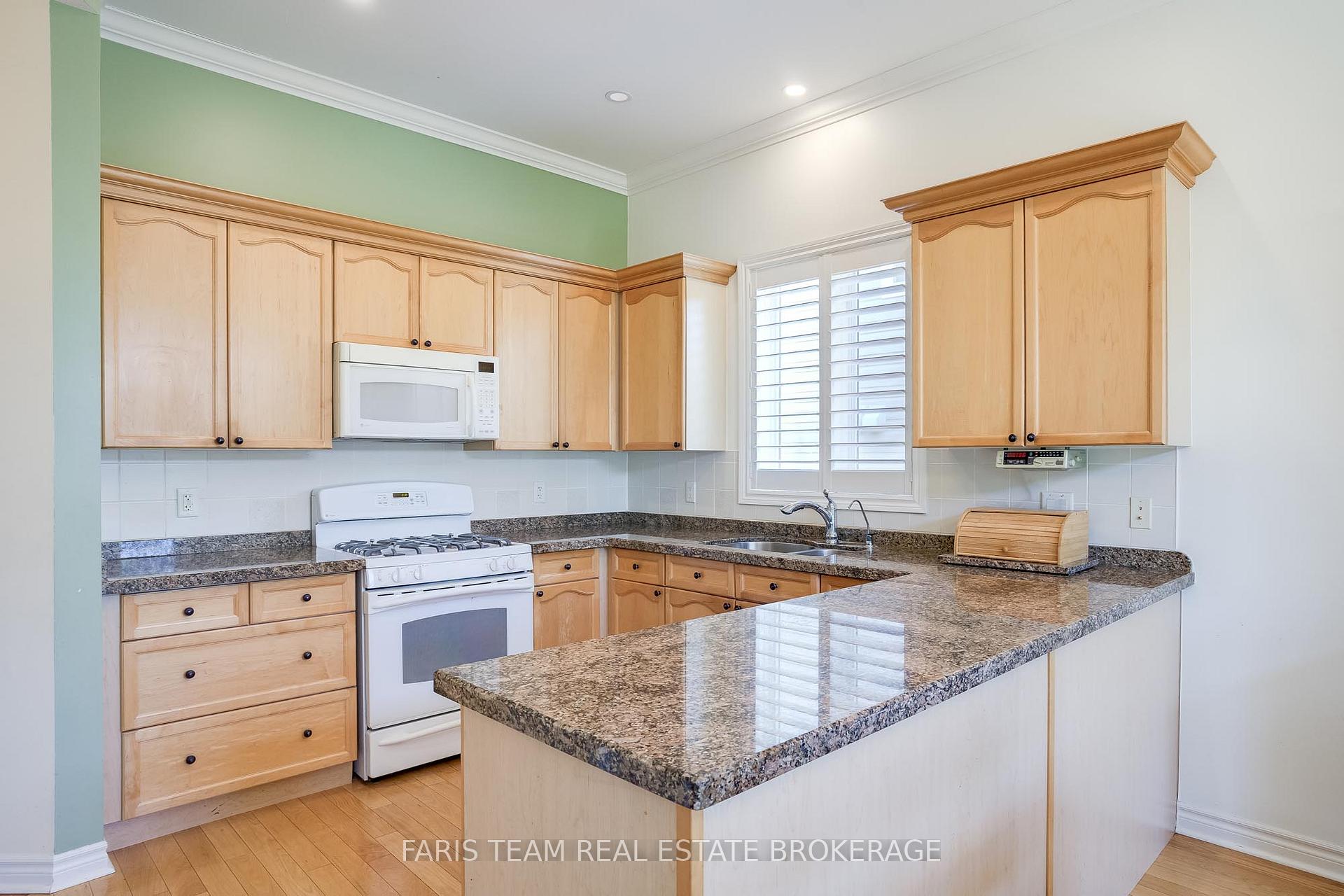 Photo 6 of 16 Landscape Drive, Oro-Medonte, Horseshoe Valley — HOMEH