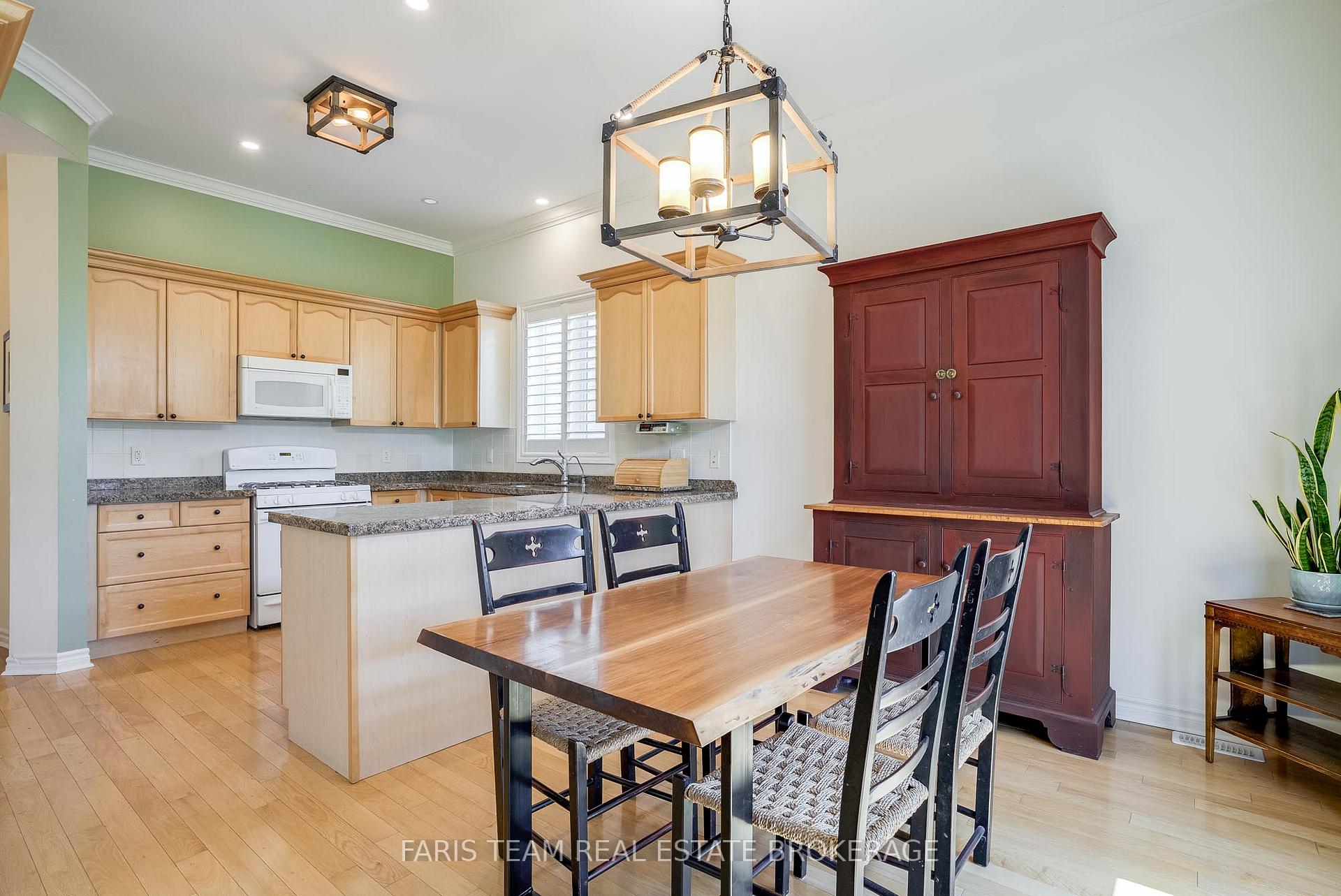 Photo 11 of 16 Landscape Drive, Oro-Medonte, Horseshoe Valley — HOMEH