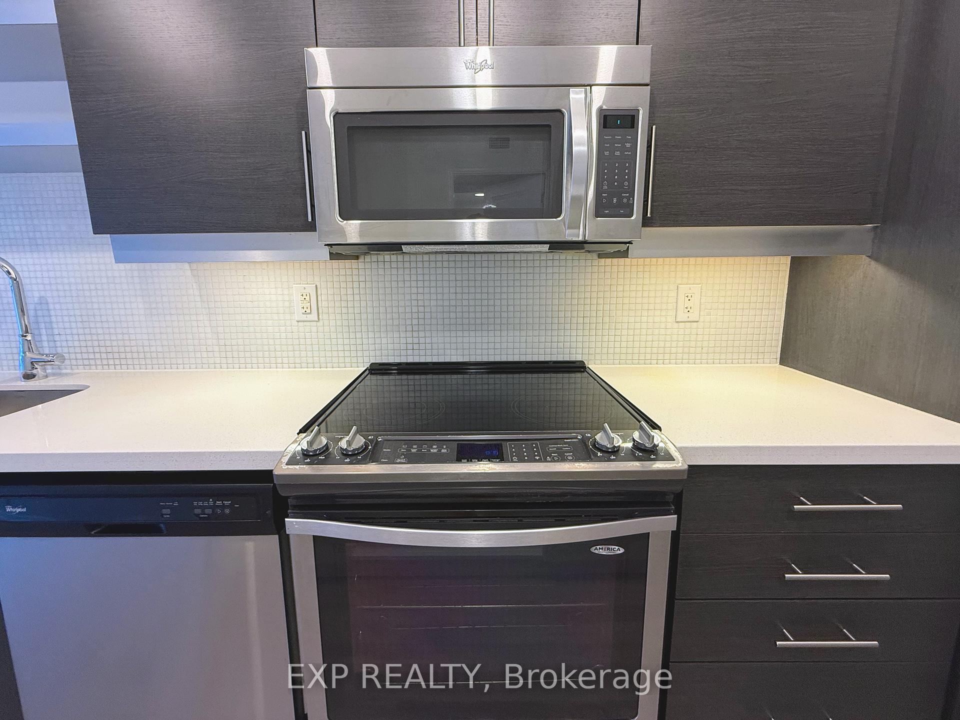 Photo 4 of Unit #702, 400 Adelaide Street E, Toronto, Moss Park — HOMEH