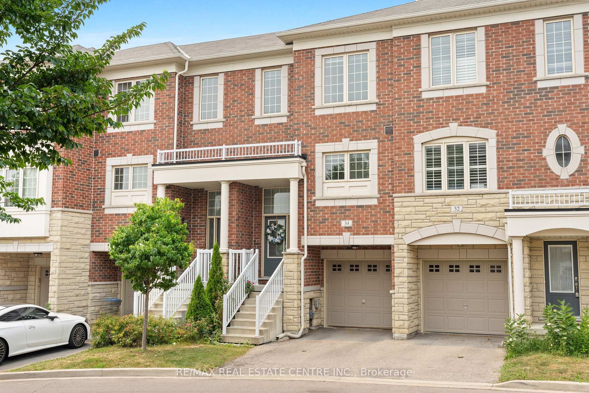 Photo 2 of 34 Aspen Hills Road, Brampton, Credit Valley — HOMEH