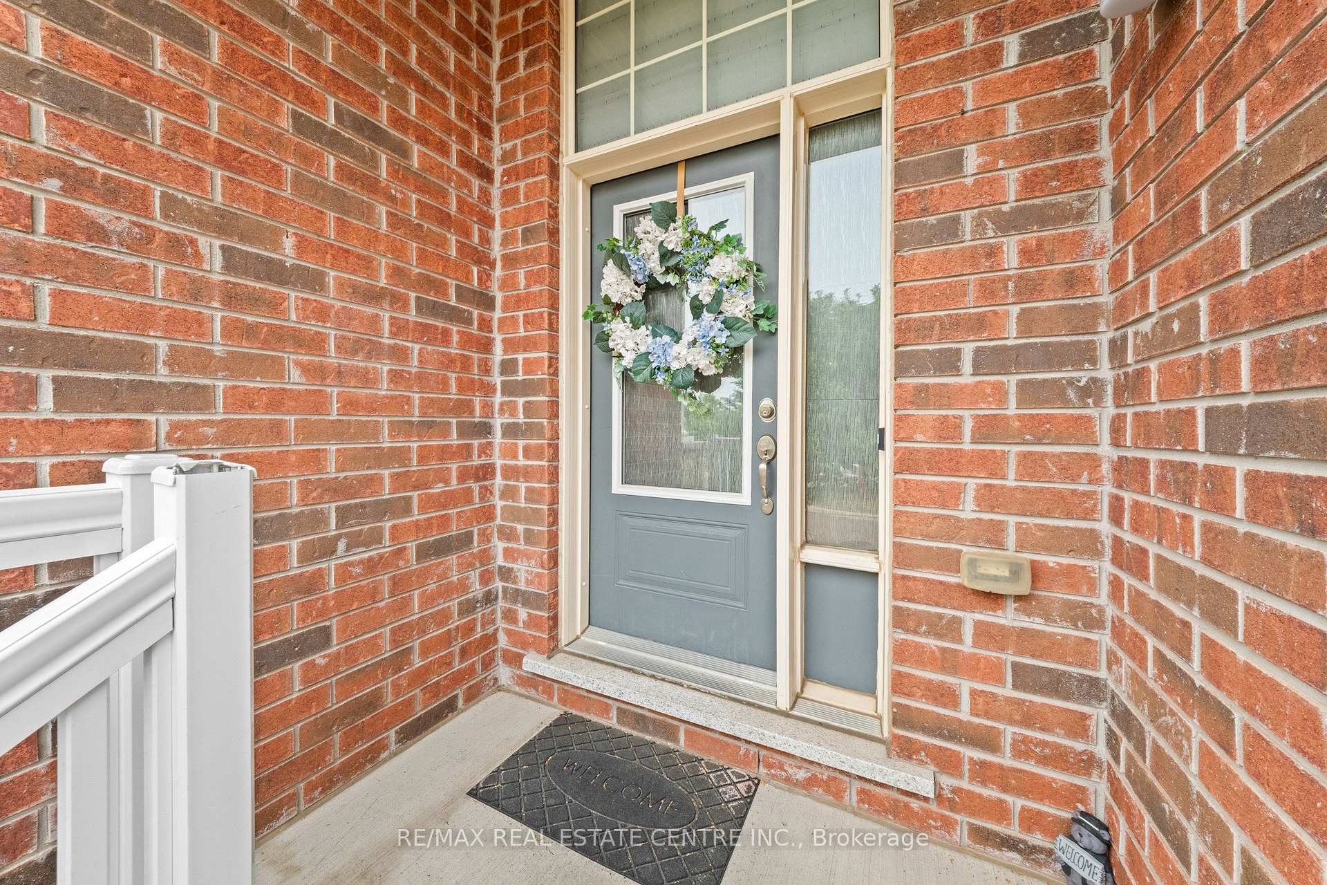 Photo 4 of 34 Aspen Hills Road, Brampton, Credit Valley — HOMEH