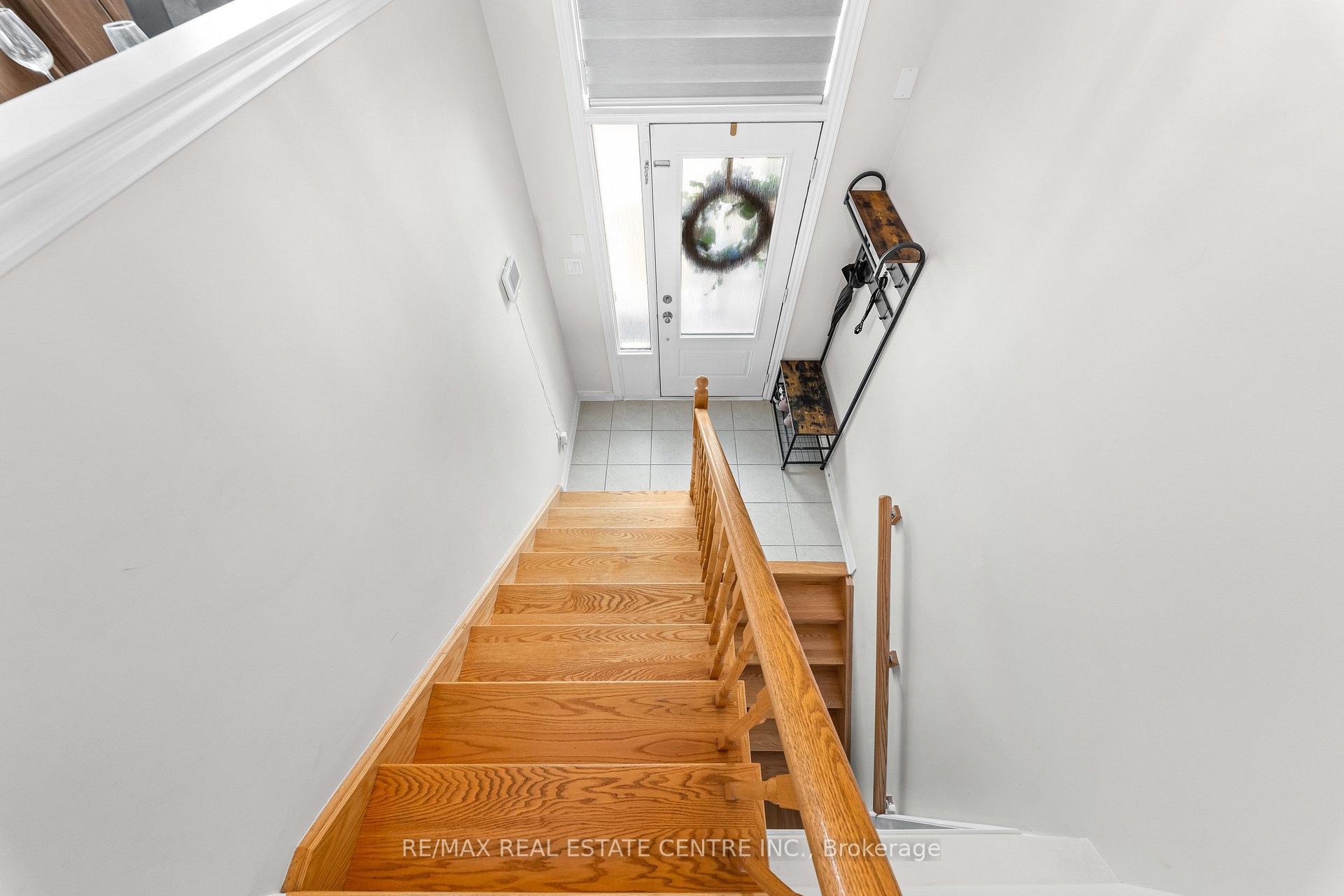 Photo 5 of 34 Aspen Hills Road, Brampton, Credit Valley — HOMEH