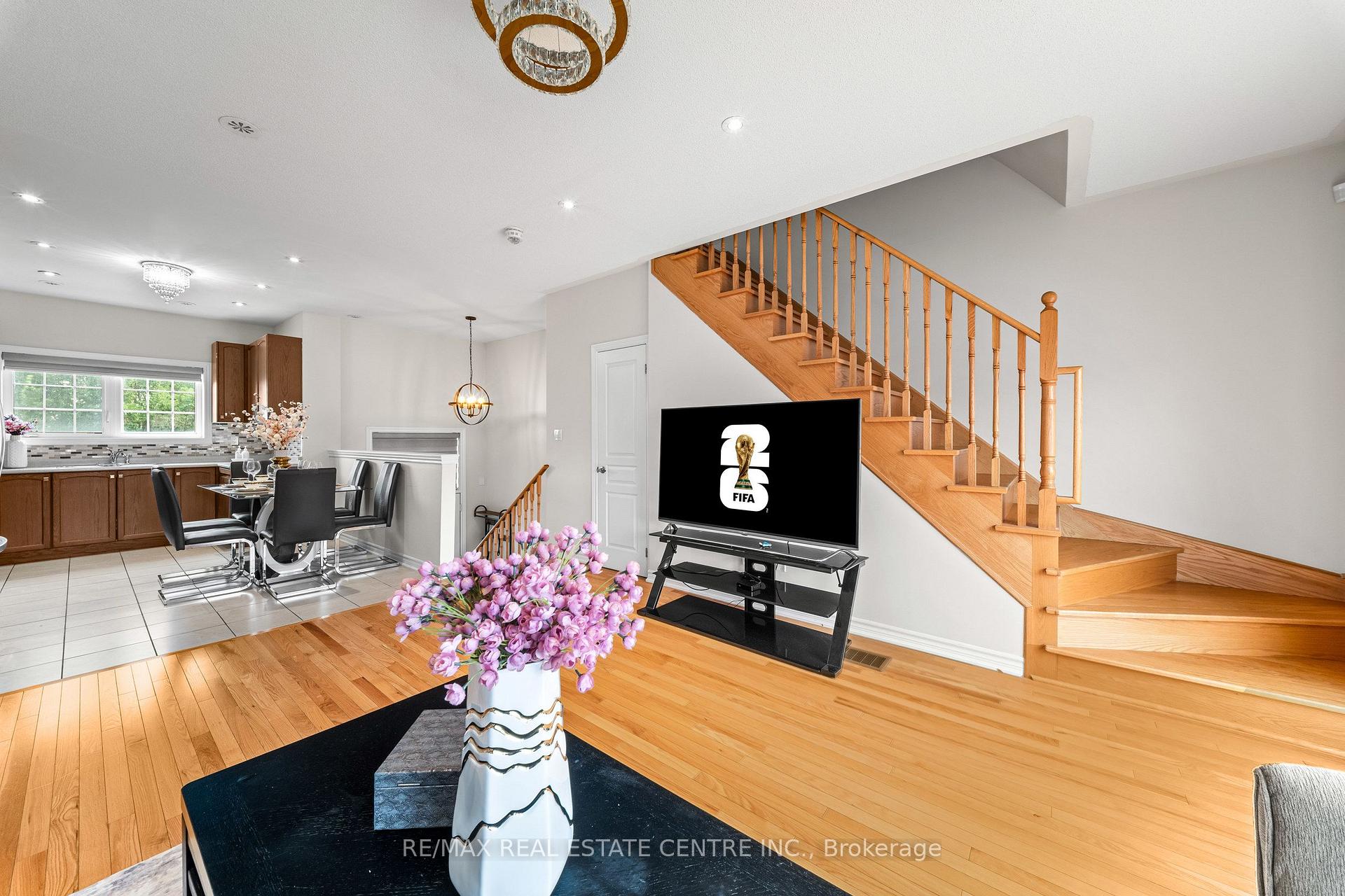 Photo 9 of 34 Aspen Hills Road, Brampton, Credit Valley — HOMEH