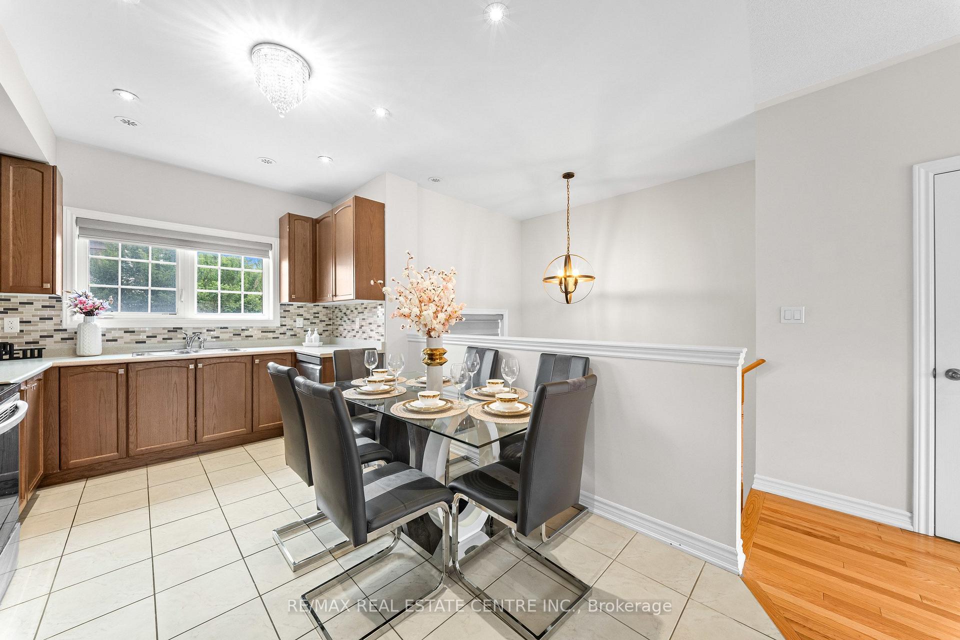 Photo 15 of 34 Aspen Hills Road, Brampton, Credit Valley — HOMEH