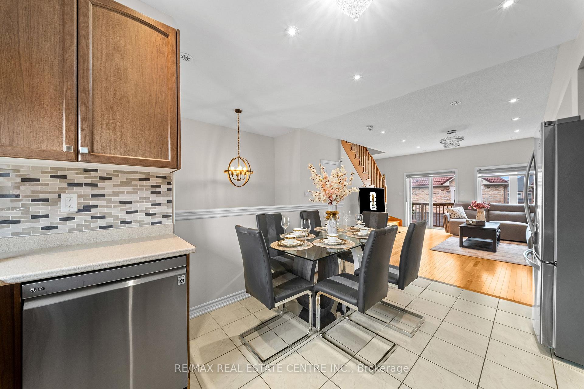 Photo 16 of 34 Aspen Hills Road, Brampton, Credit Valley — HOMEH
