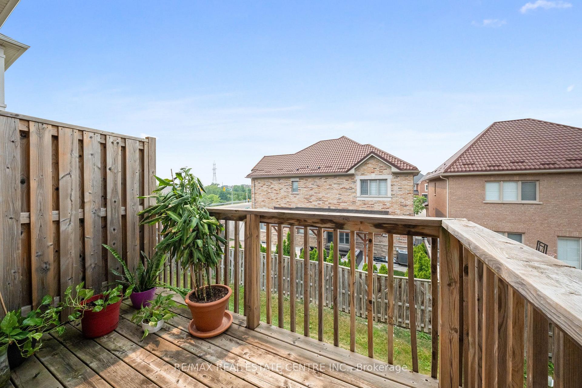 Photo 17 of 34 Aspen Hills Road, Brampton, Credit Valley — HOMEH