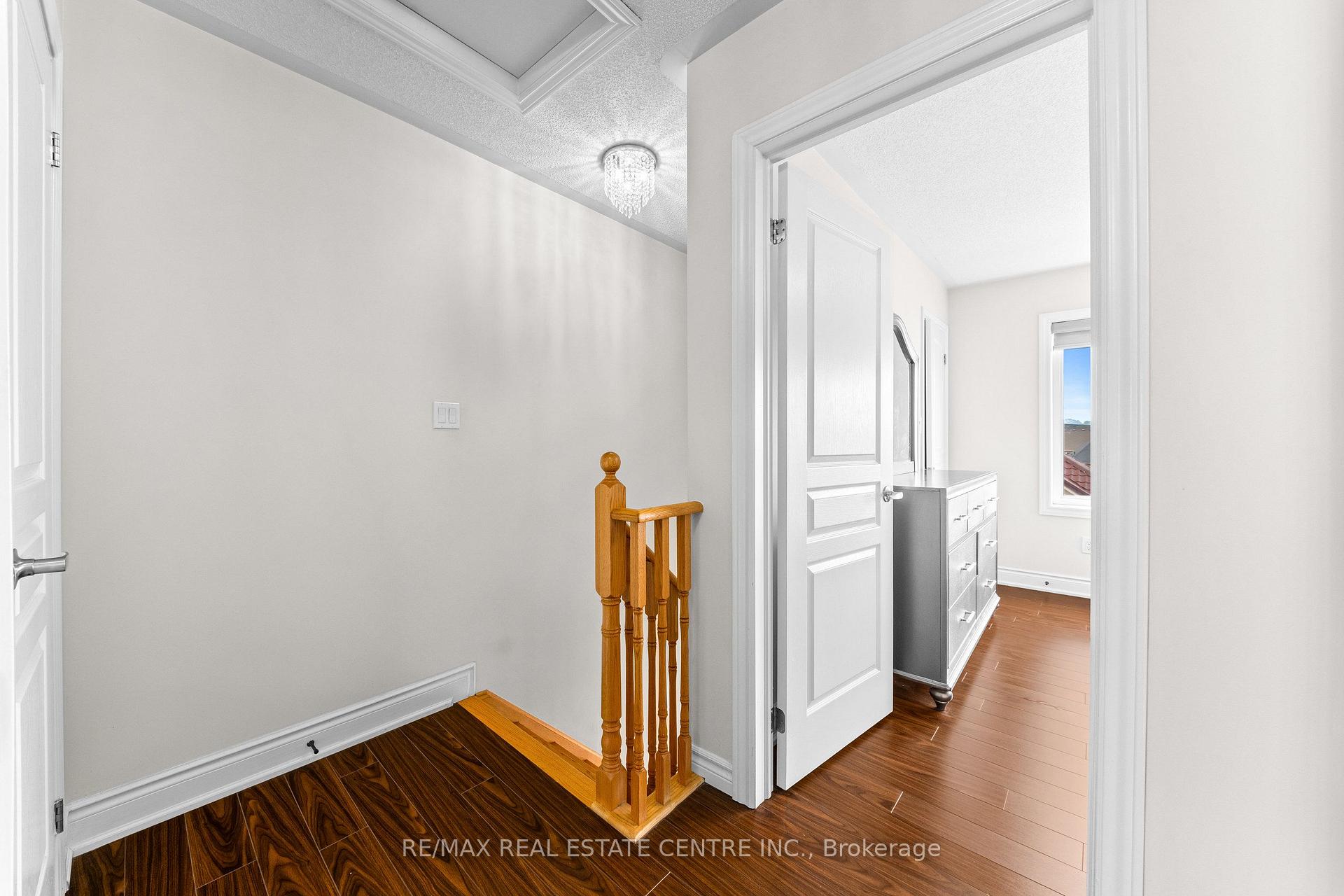 Photo 19 of 34 Aspen Hills Road, Brampton, Credit Valley — HOMEH