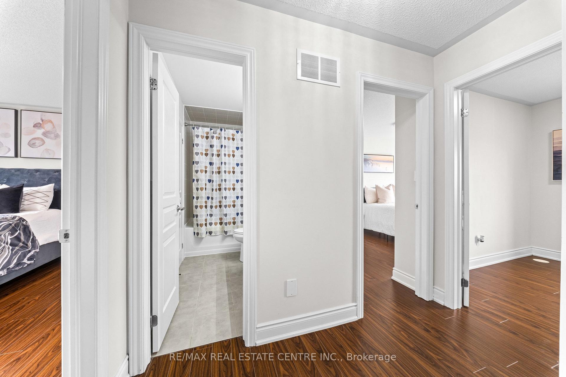 Photo 20 of 34 Aspen Hills Road, Brampton, Credit Valley — HOMEH