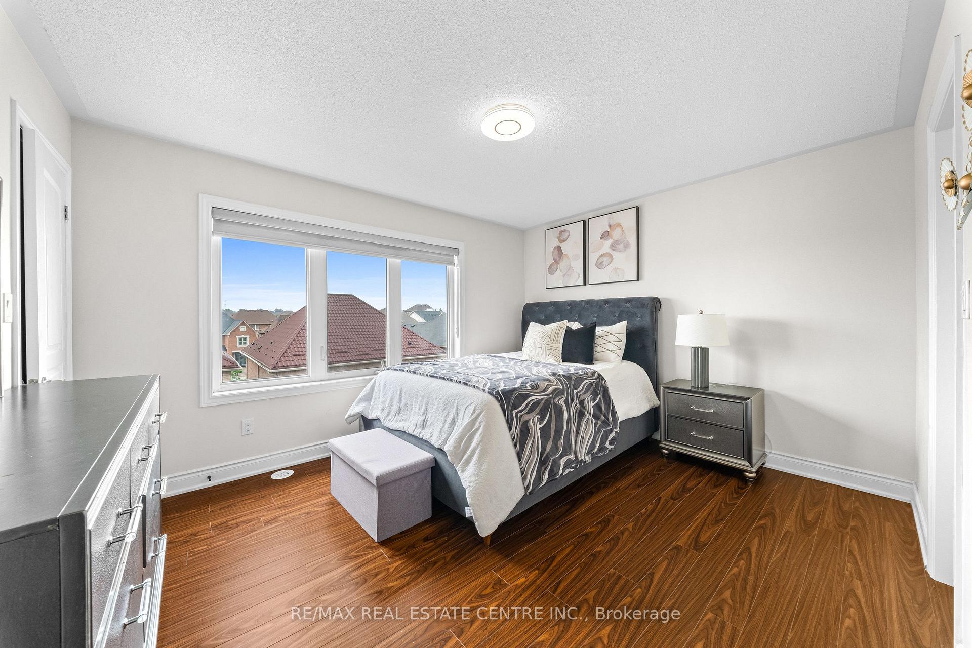 Photo 21 of 34 Aspen Hills Road, Brampton, Credit Valley — HOMEH