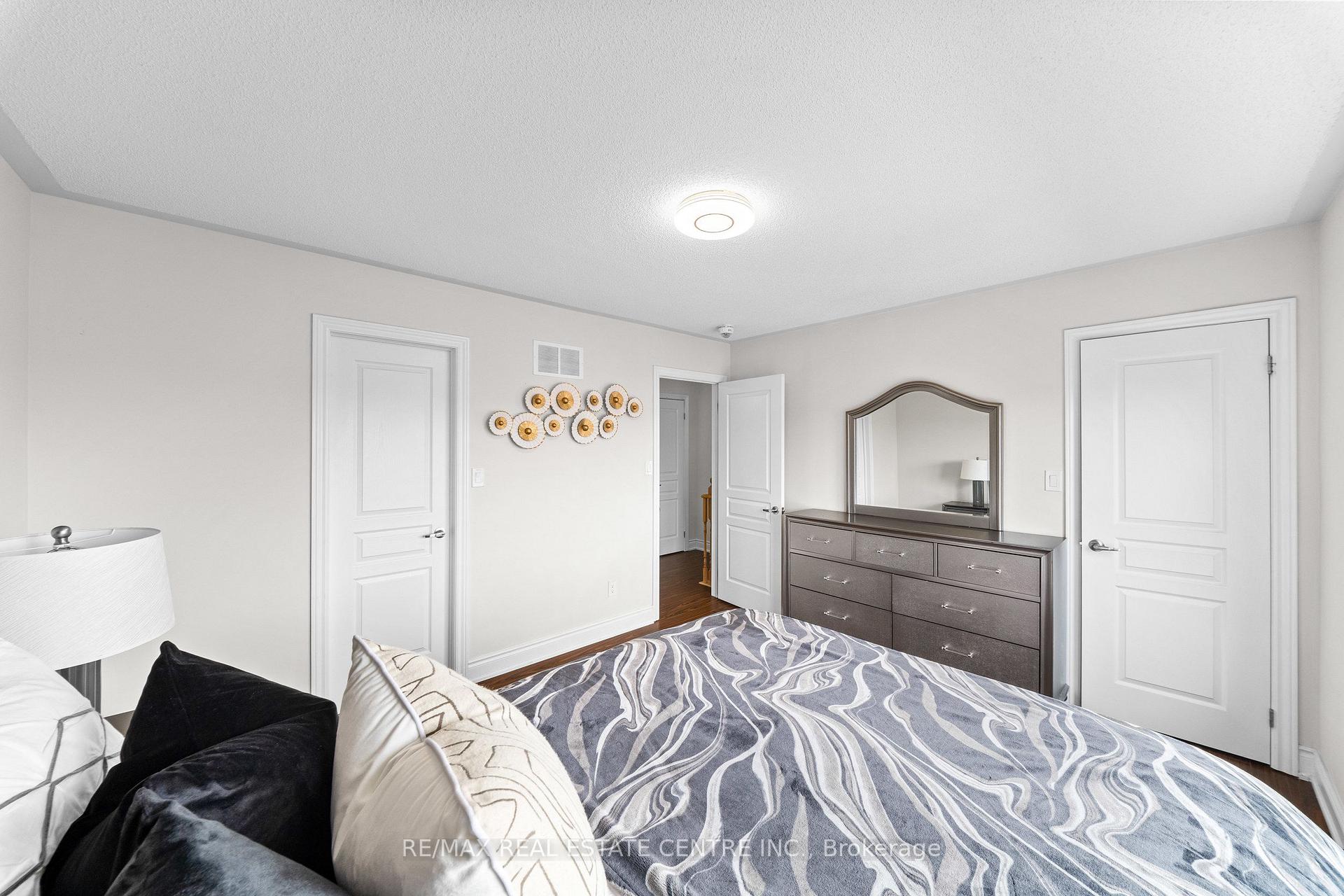 Photo 22 of 34 Aspen Hills Road, Brampton, Credit Valley — HOMEH