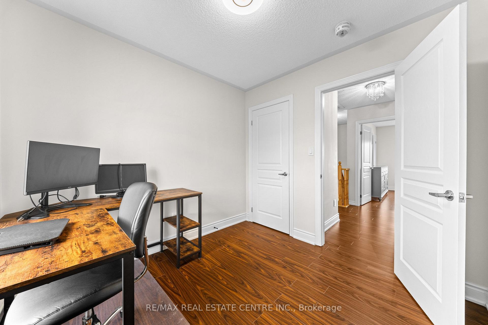 Photo 24 of 34 Aspen Hills Road, Brampton, Credit Valley — HOMEH