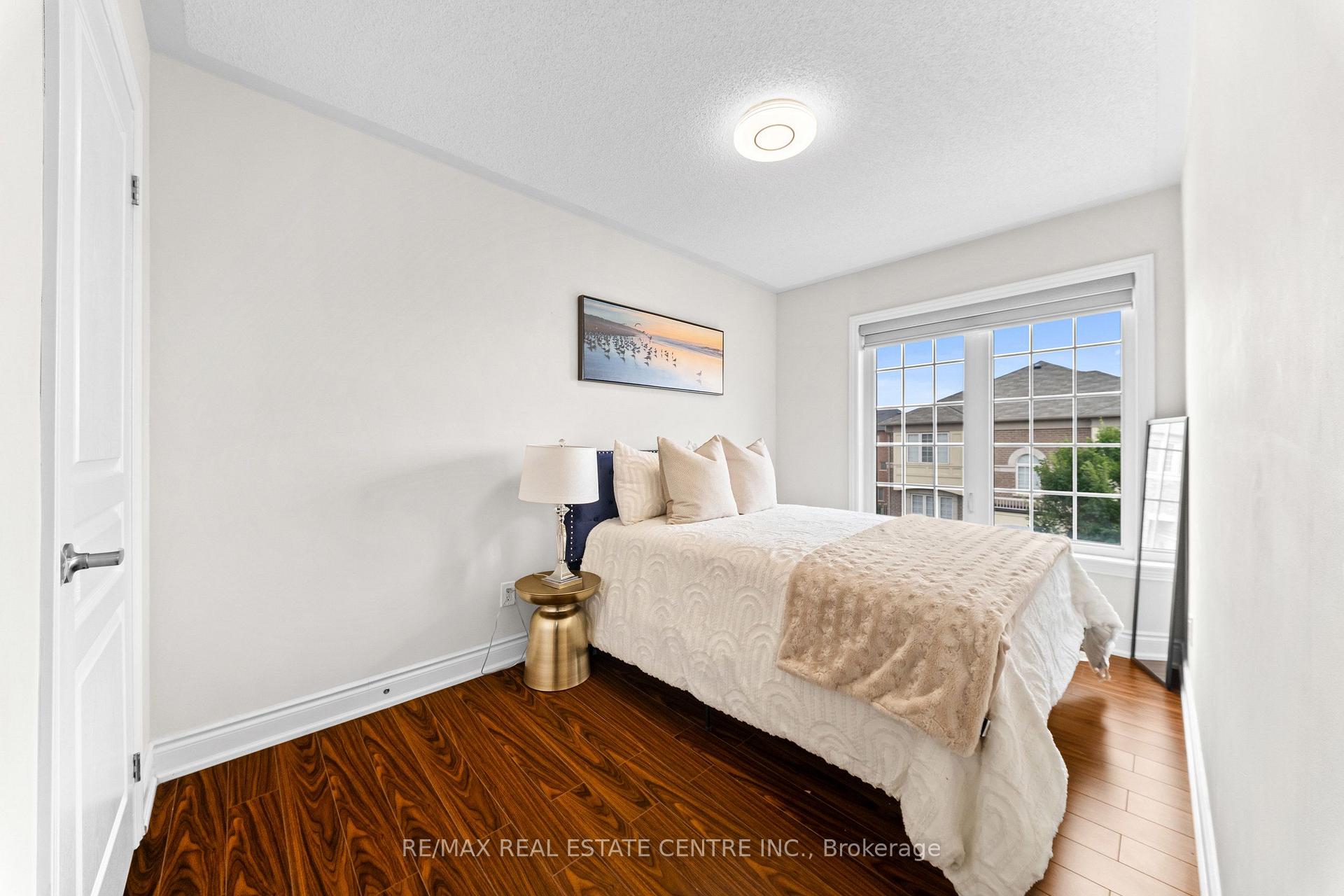 Photo 25 of 34 Aspen Hills Road, Brampton, Credit Valley — HOMEH