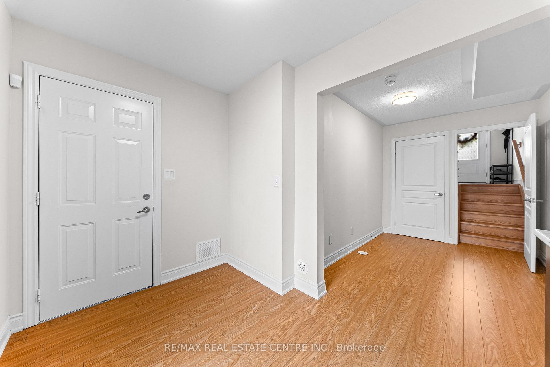 Photo 29 of 34 Aspen Hills Road, Brampton, Credit Valley — HOMEH