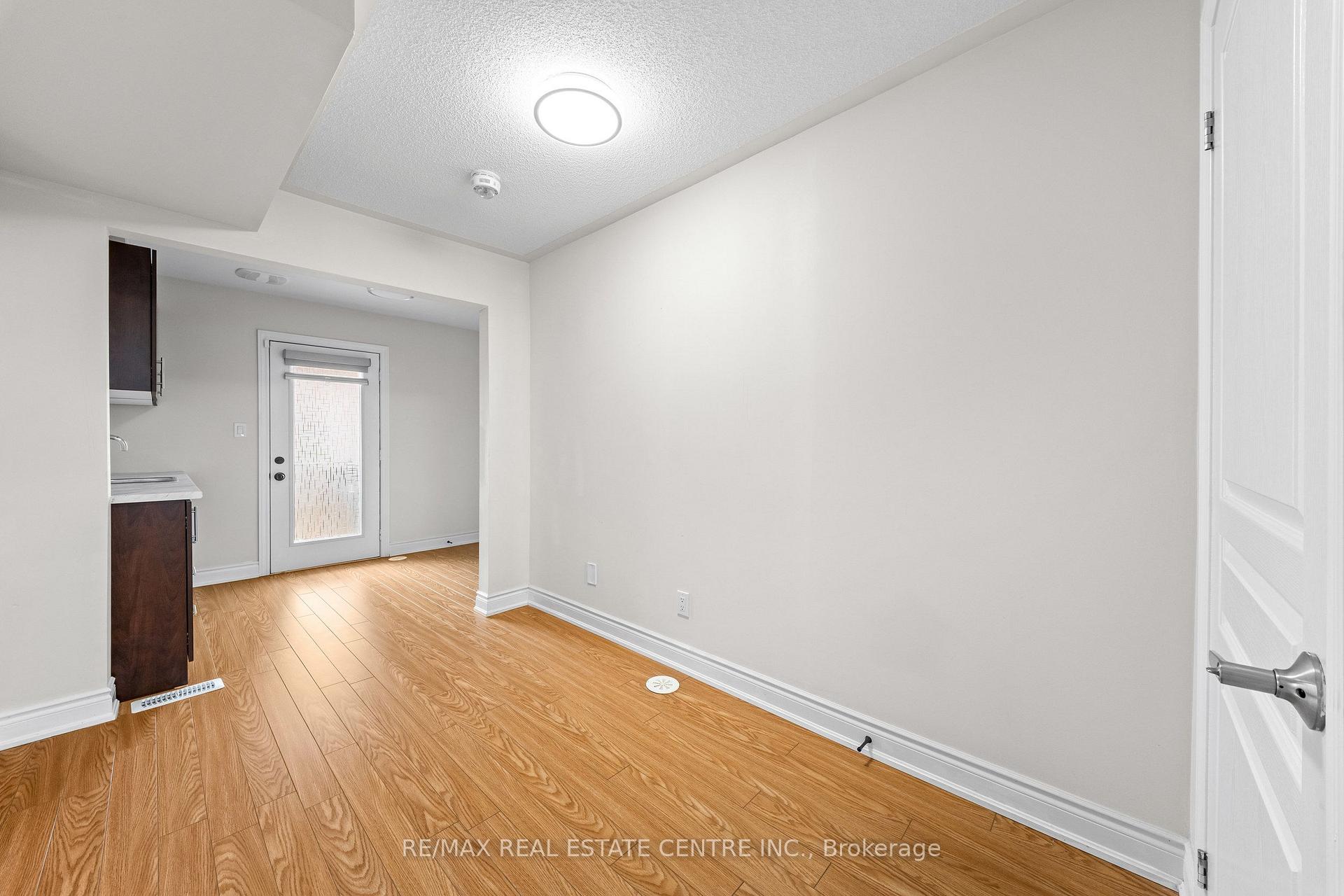 Photo 30 of 34 Aspen Hills Road, Brampton, Credit Valley — HOMEH