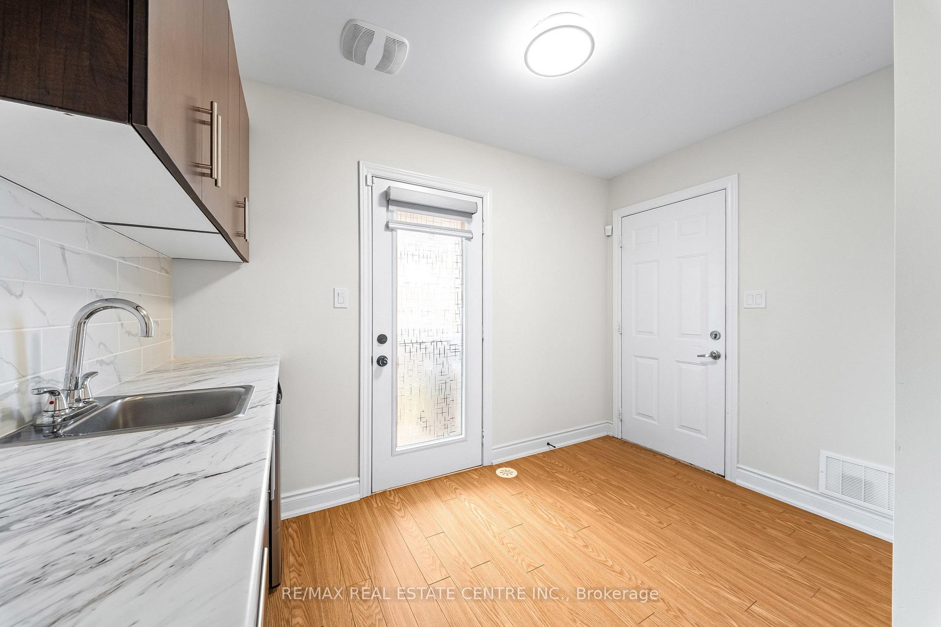 Photo 31 of 34 Aspen Hills Road, Brampton, Credit Valley — HOMEH