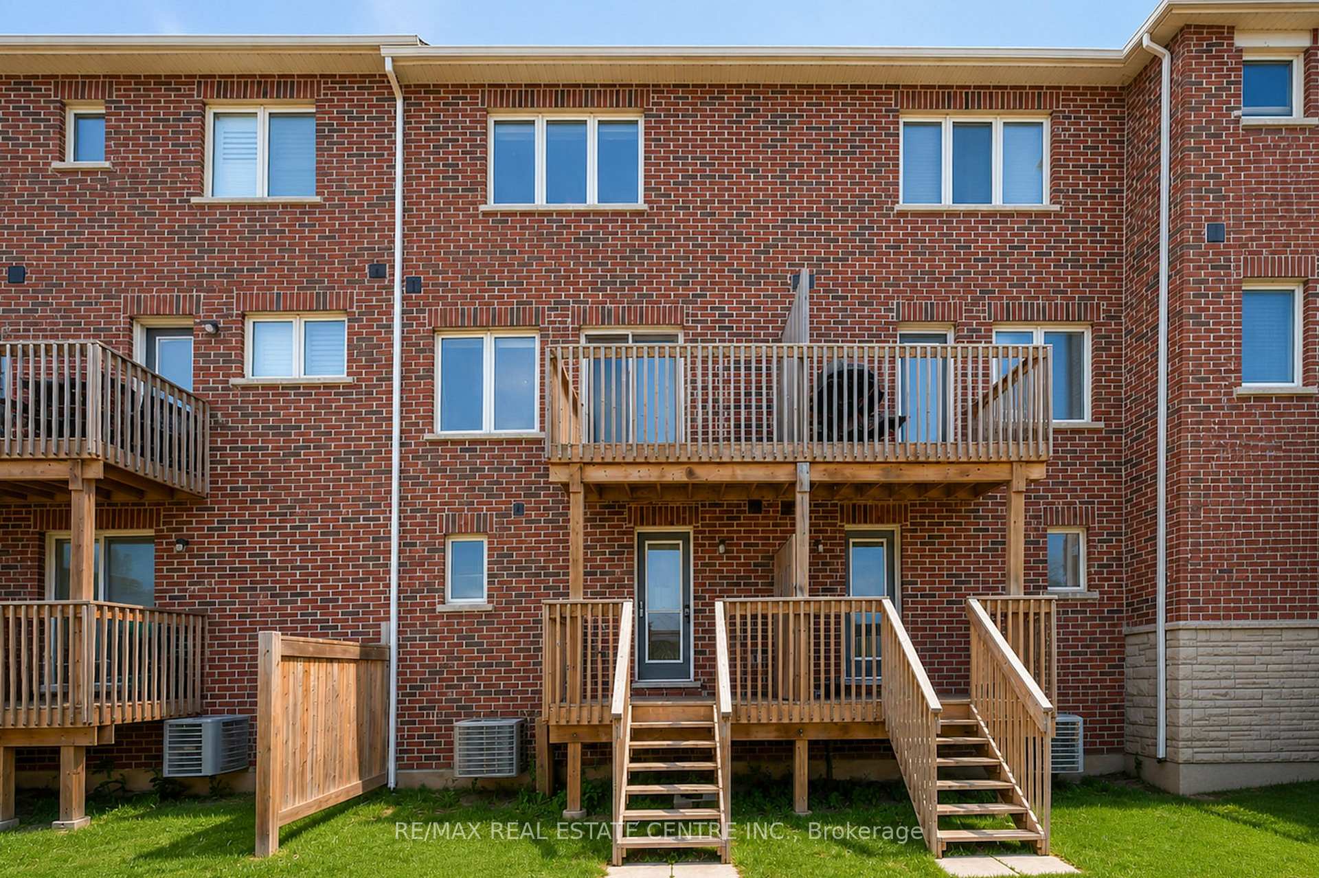 Photo 37 of 34 Aspen Hills Road, Brampton, Credit Valley — HOMEH
