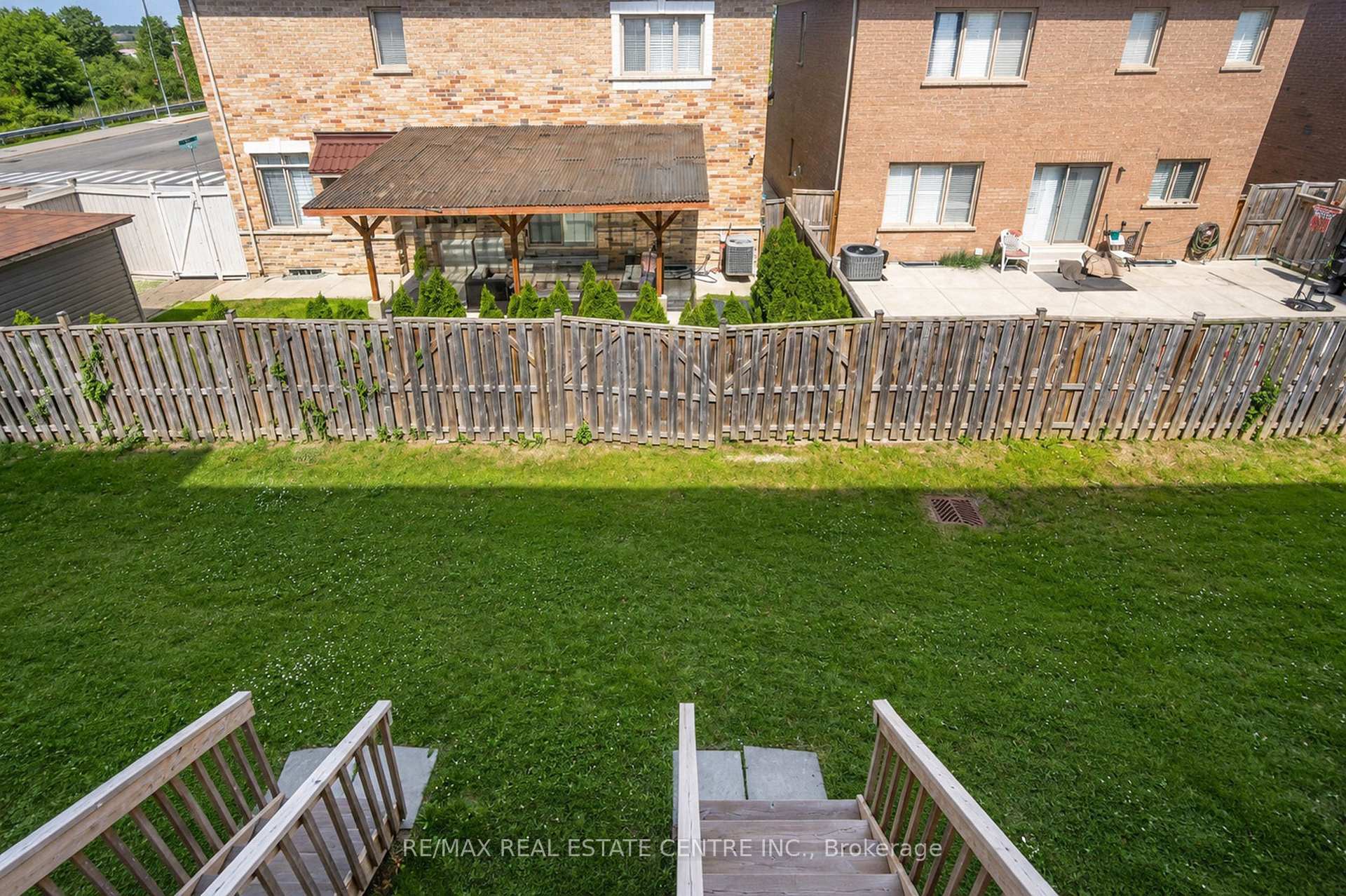 Photo 39 of 34 Aspen Hills Road, Brampton, Credit Valley — HOMEH