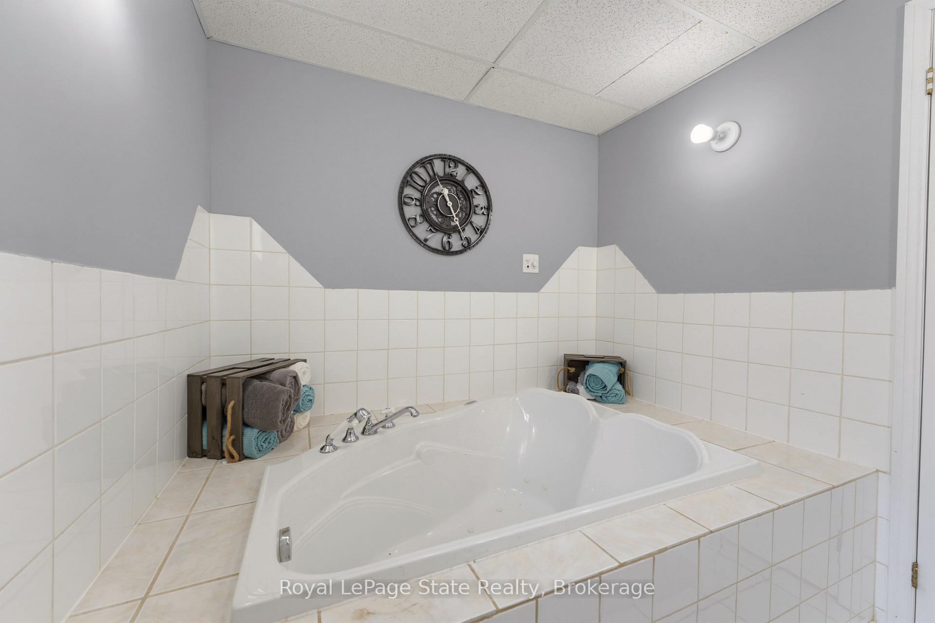 Photo 36 of 24 Edward Avenue, Brant, Paris — HOMEH